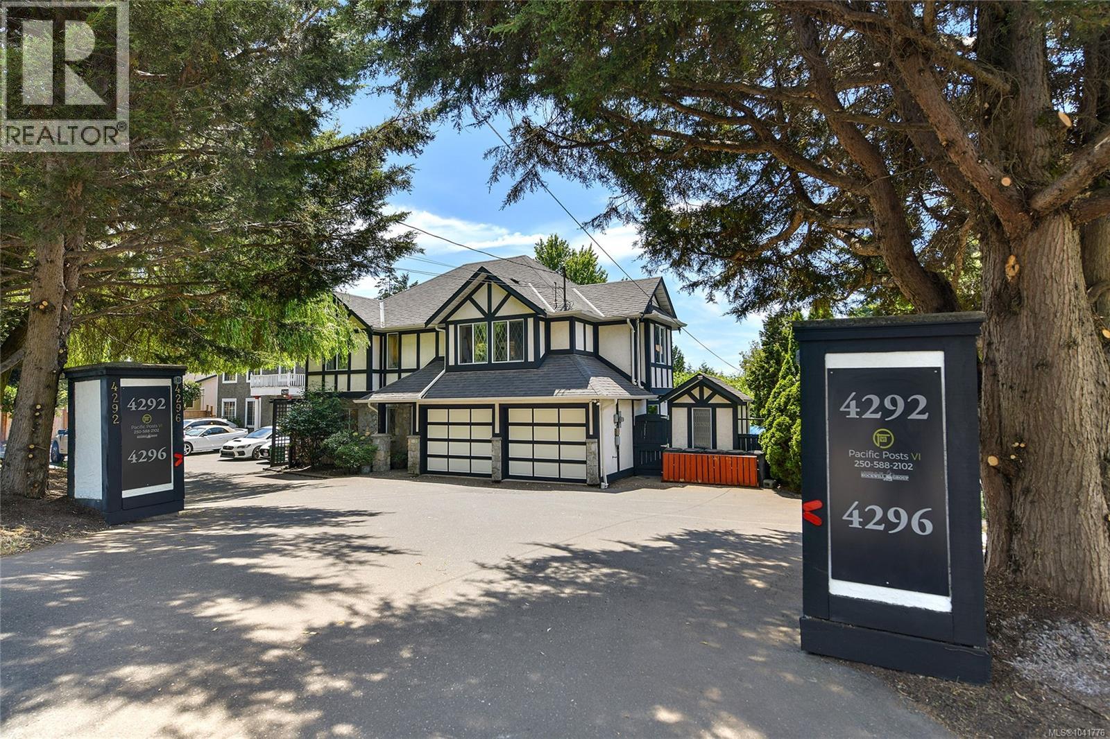 4296 Quadra St - 44