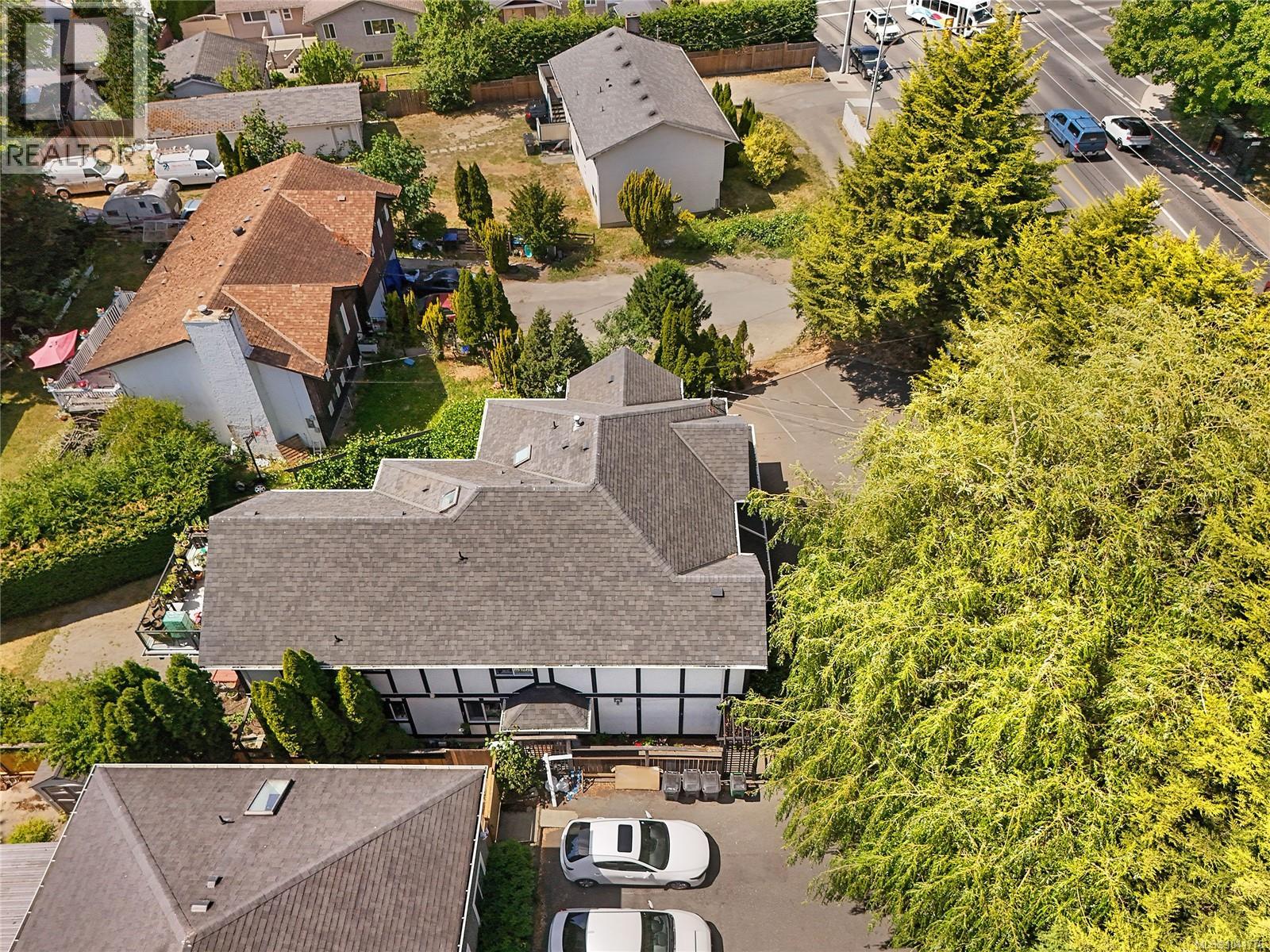 4296 Quadra St - 46