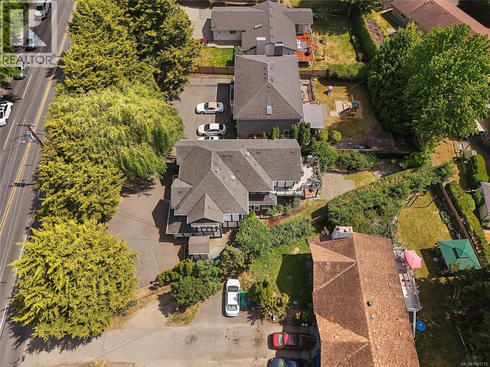4296 Quadra St - 47