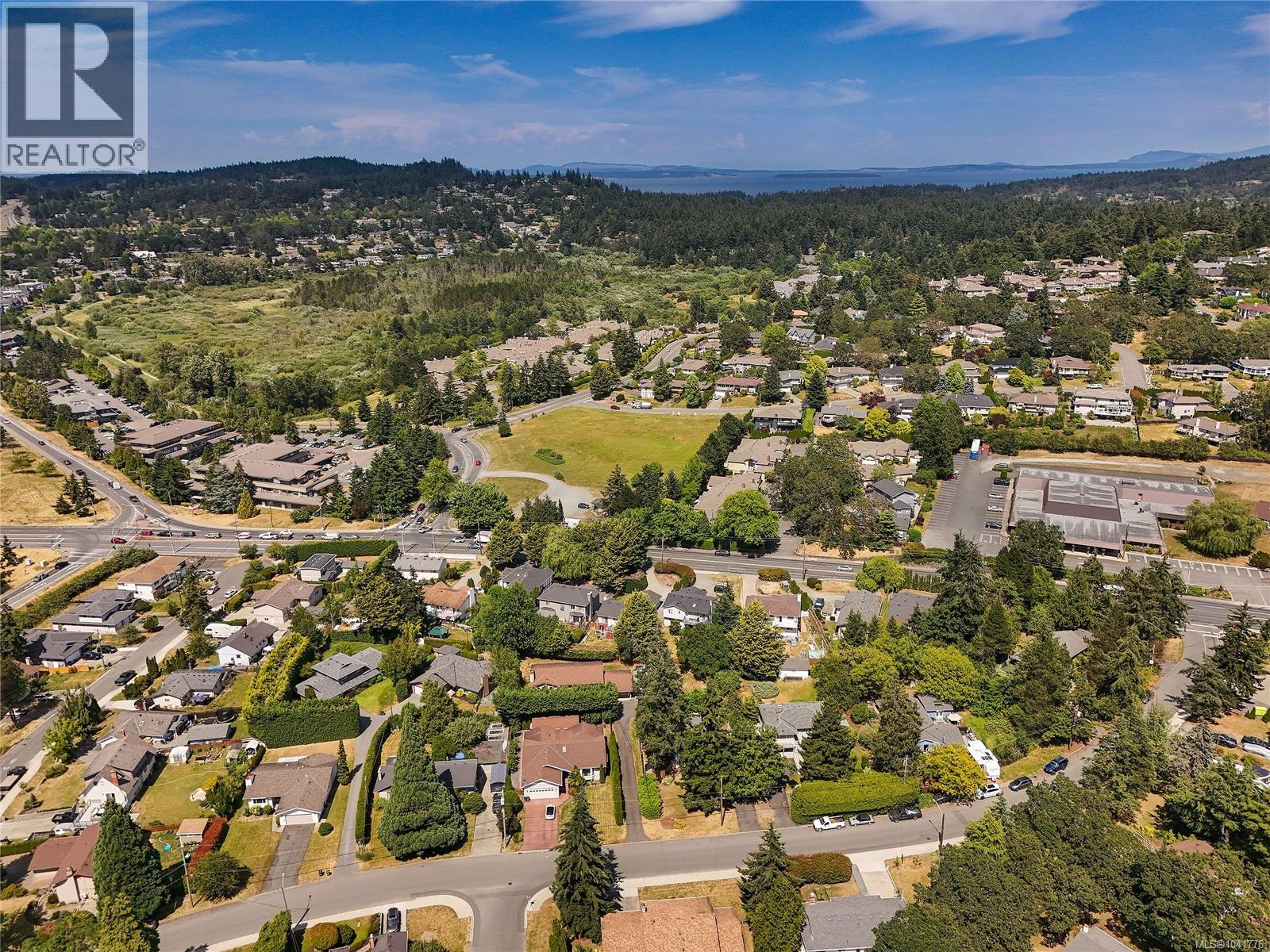 4296 Quadra St - 48