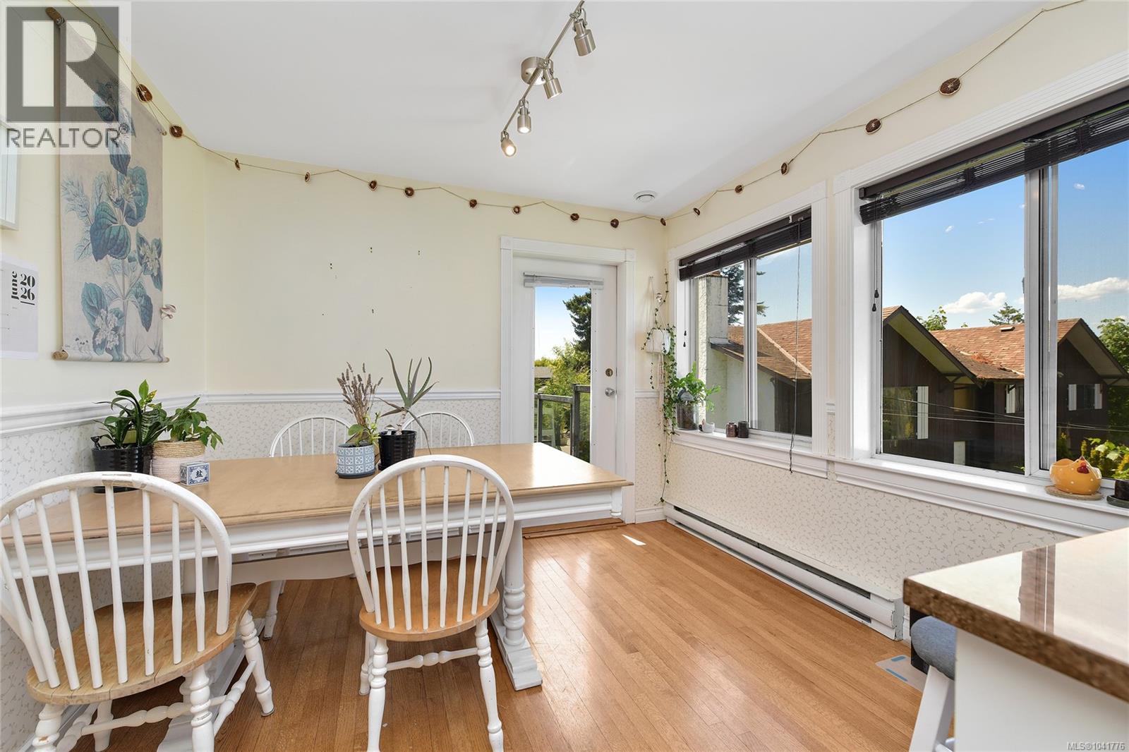 4296 Quadra St - 5