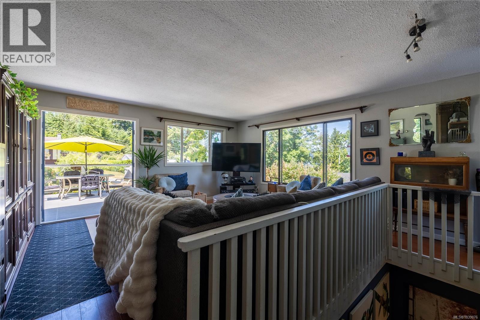 307 Maliview Dr - 3