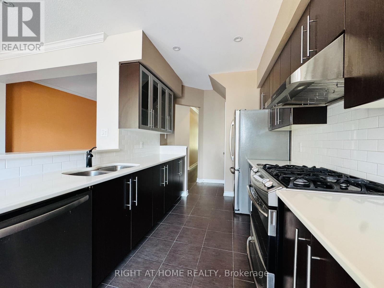 3 Bed, 3 Bath House for Rent in Ottawa – 204 BADGELEY AVENUE, Ottawa – MLS# X13499136 - Image 8