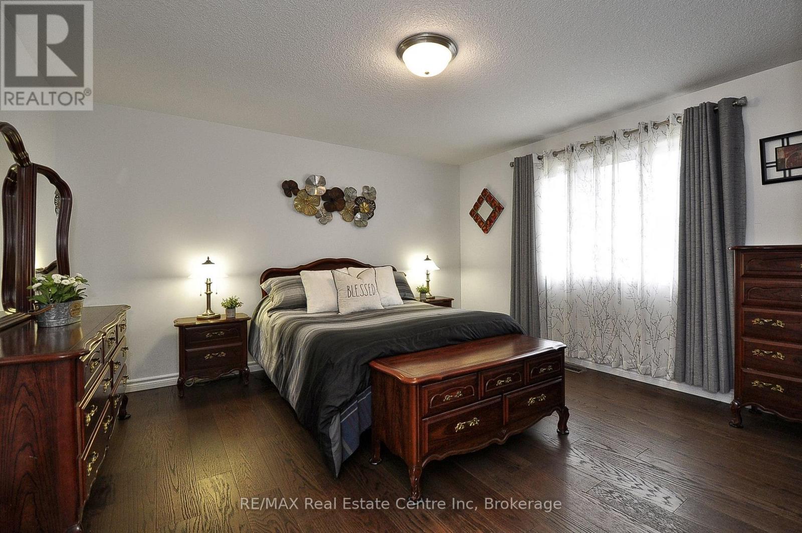 82 CURTIS STREET S - 21