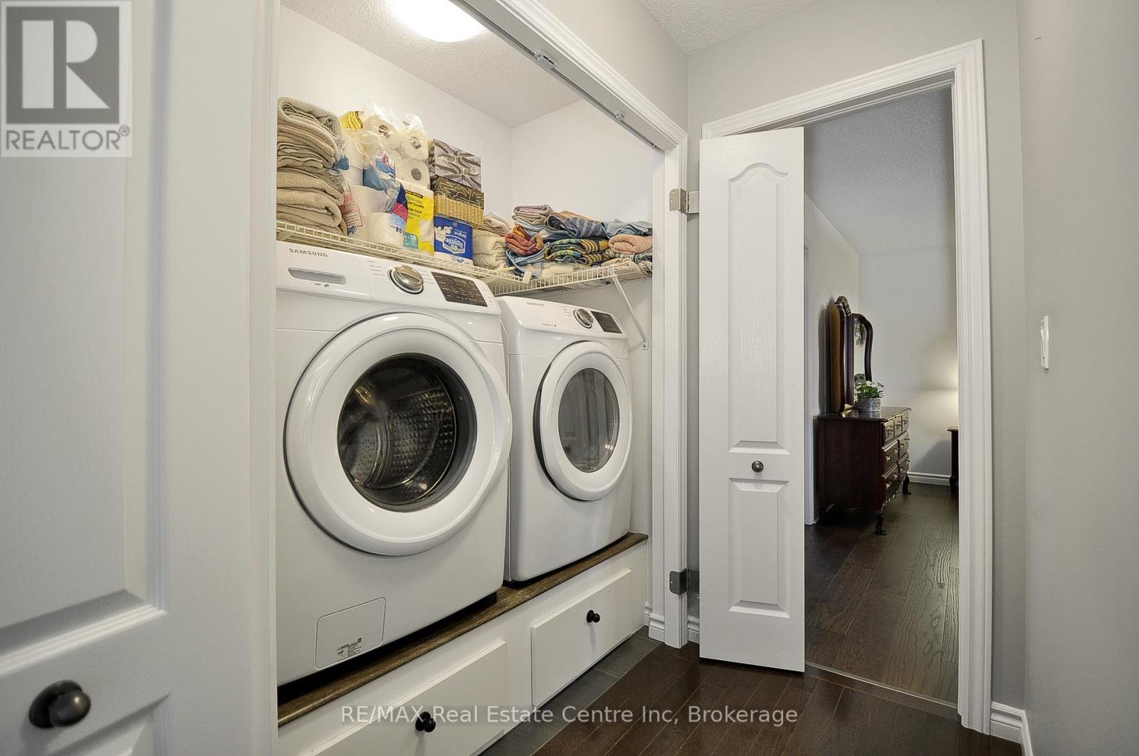 82 CURTIS STREET S - 30