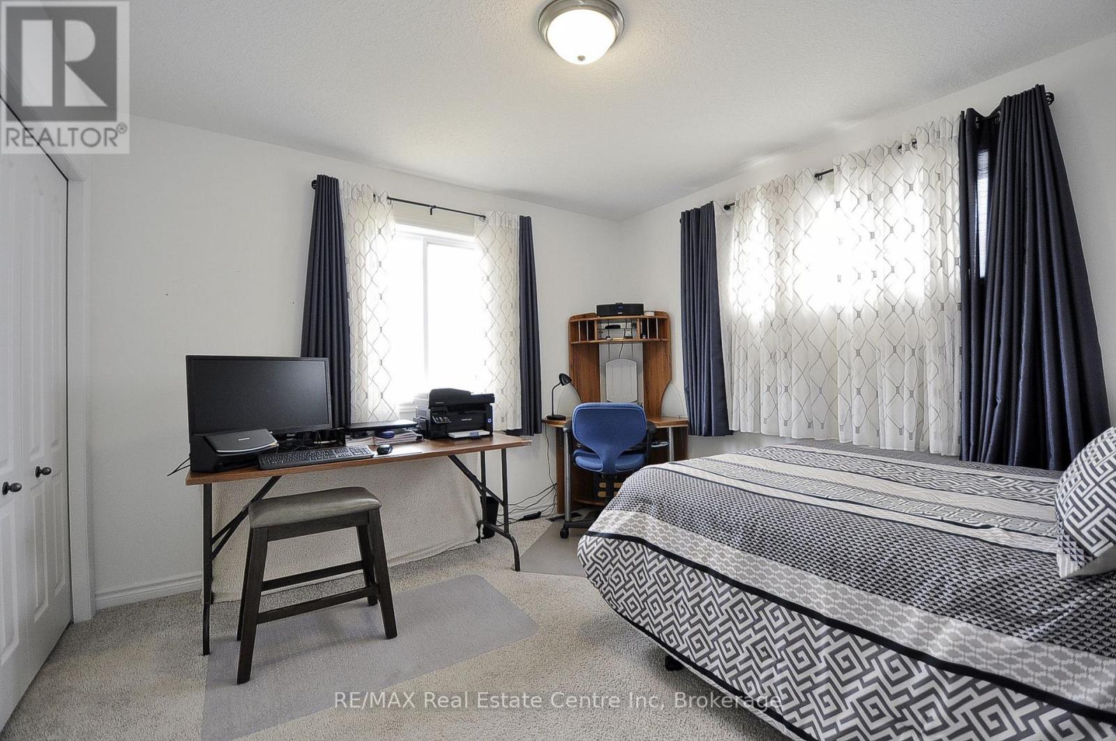 82 CURTIS STREET S - 27