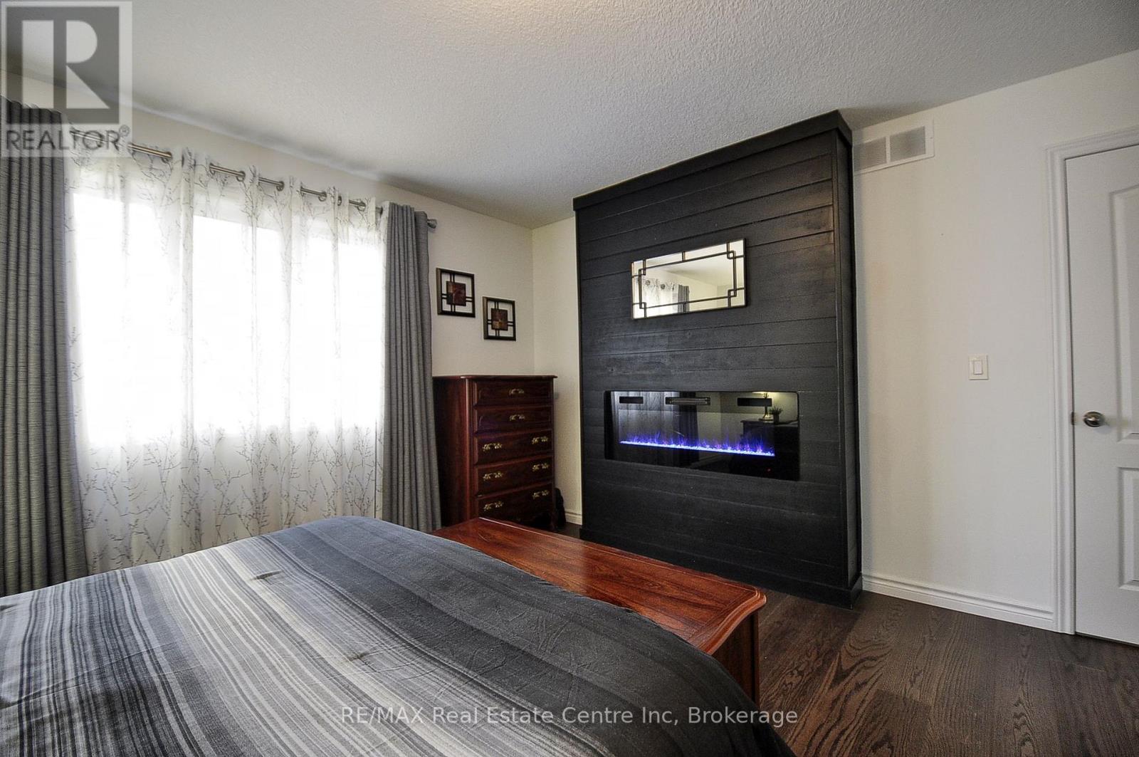 82 CURTIS STREET S - 22