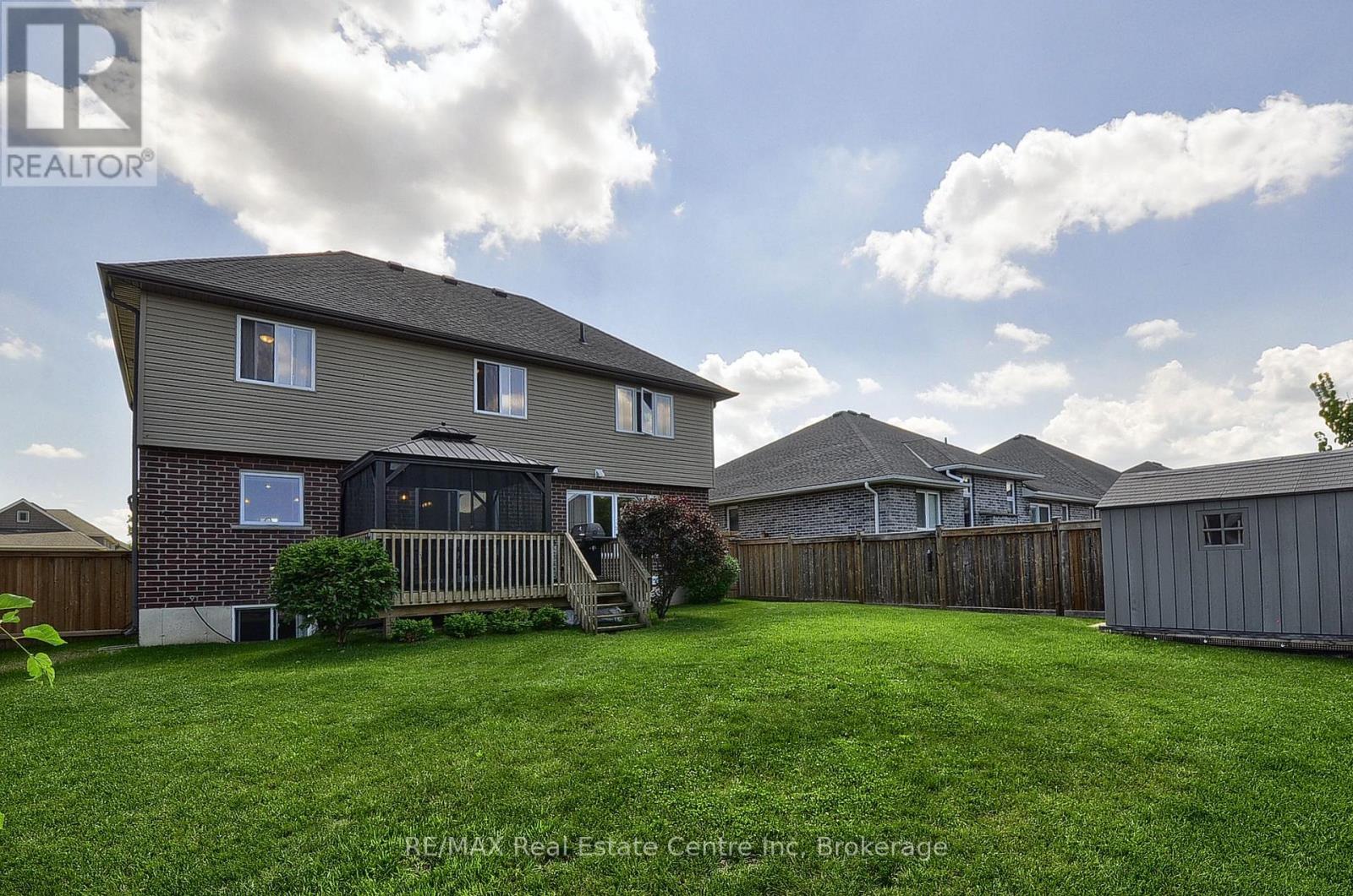 82 CURTIS STREET S - 38