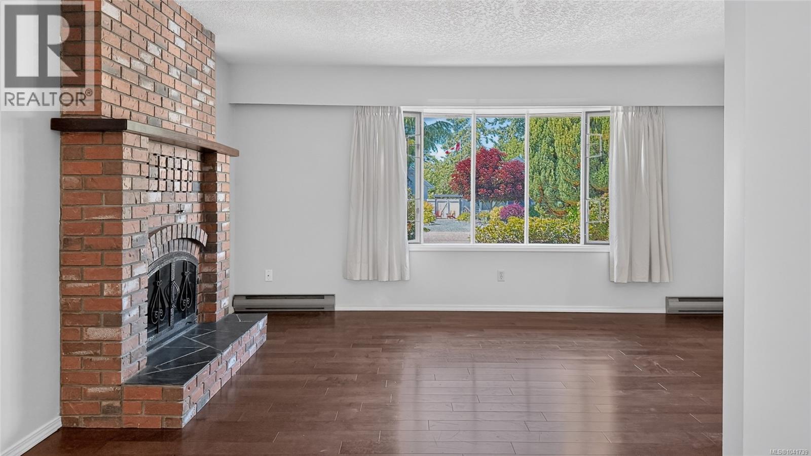 1568 Marine Cir - 12