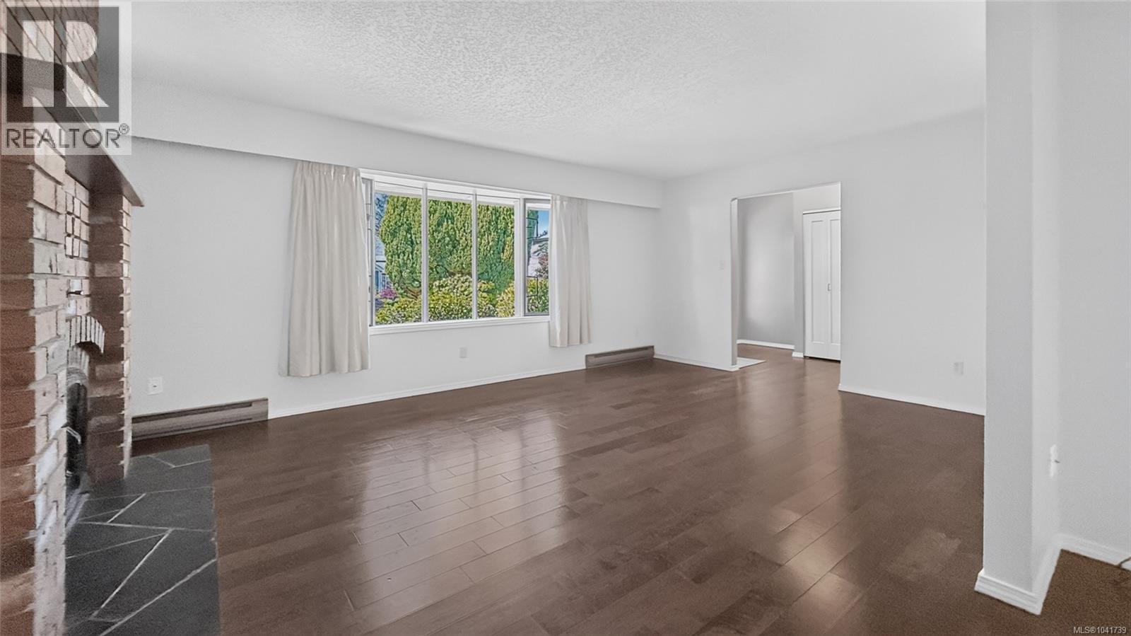 1568 Marine Cir - 11