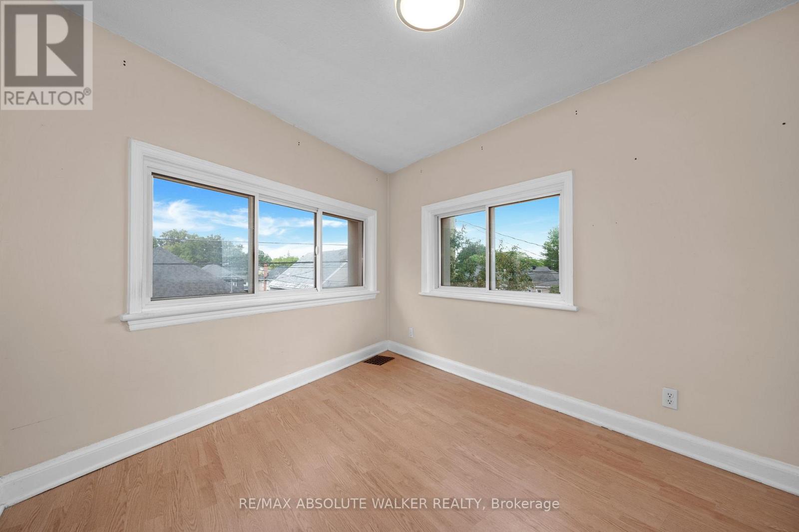 3 – 131 DAGMAR AVENUE, Ottawa, ON. Home613. By Peter Sagos - Image 24