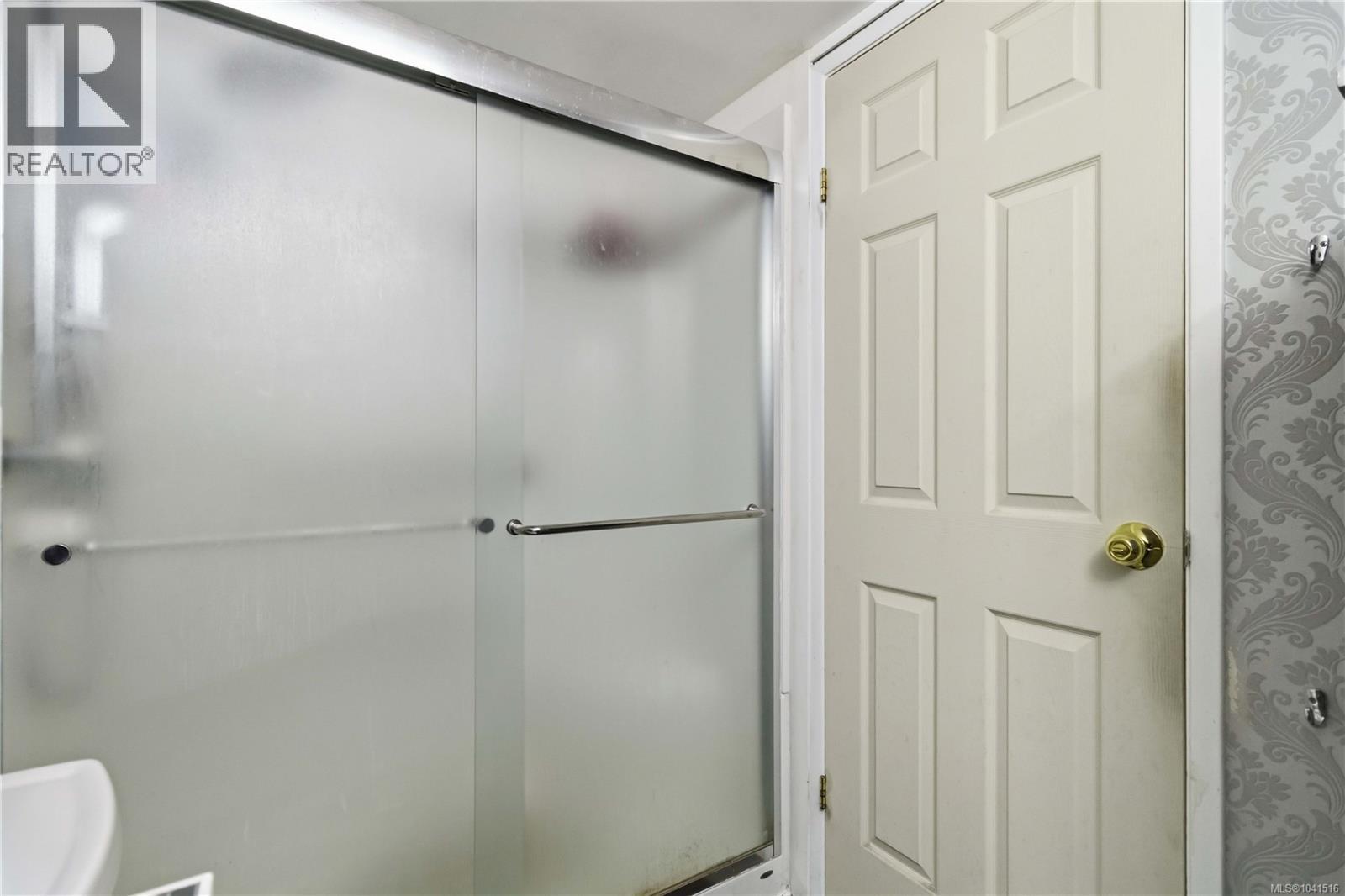 #306 1525 Hillside Ave - 19