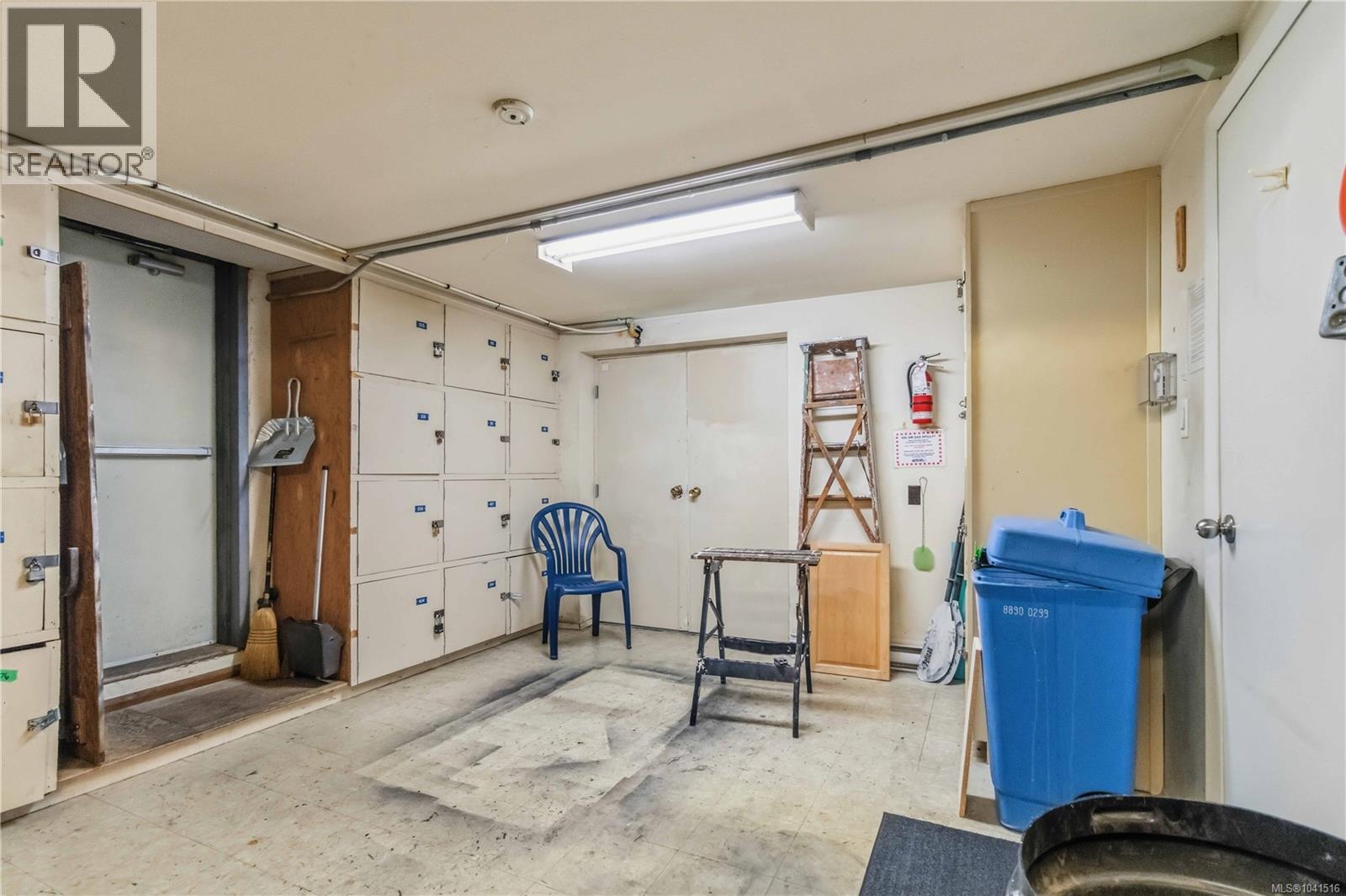 #306 1525 Hillside Ave - 25