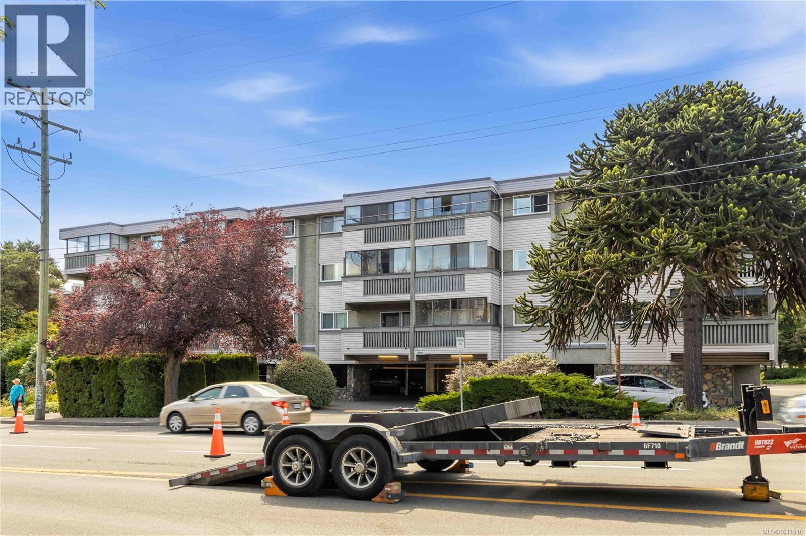 #306 1525 Hillside Ave - 3