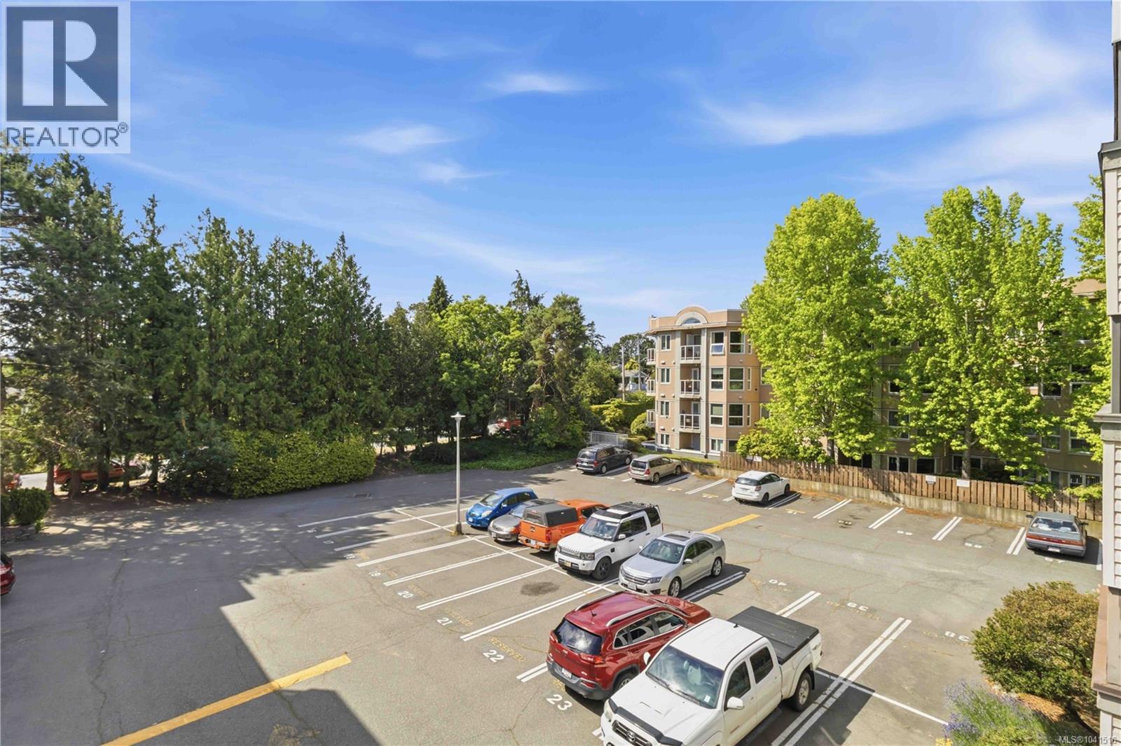 #306 1525 Hillside Ave - 31