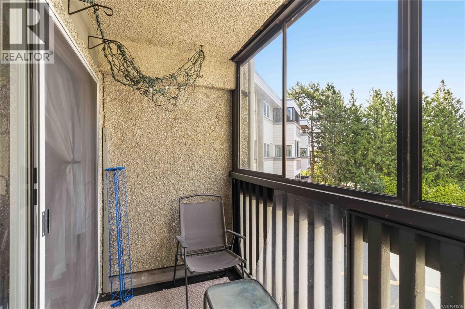 #306 1525 Hillside Ave - 29