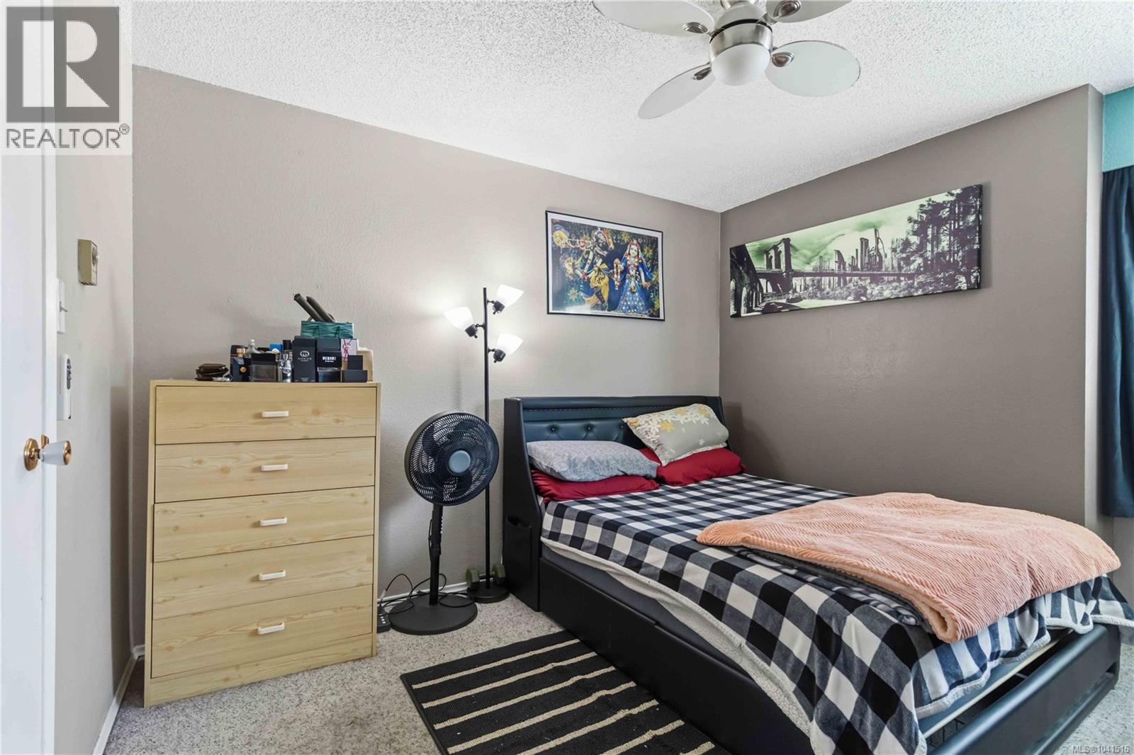 #306 1525 Hillside Ave - 16