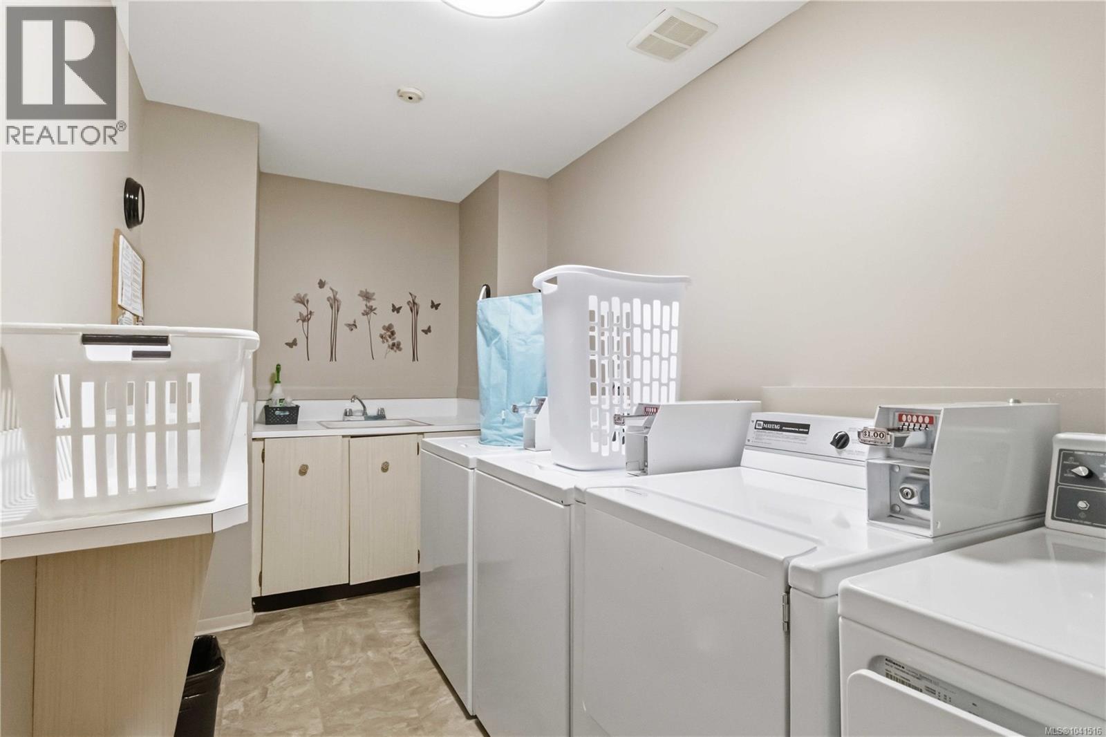#306 1525 Hillside Ave - 22