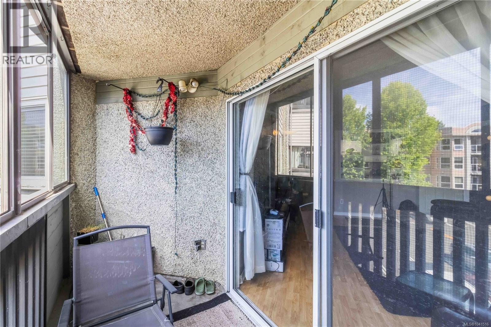 #306 1525 Hillside Ave - 30