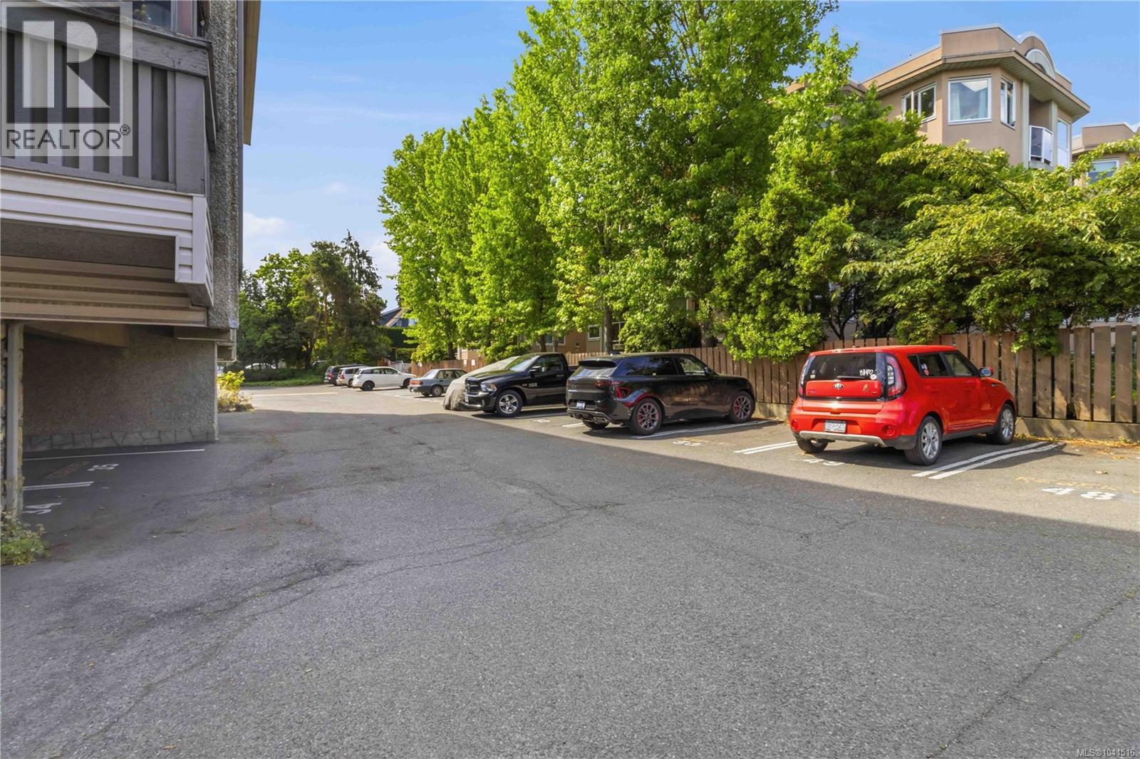 #306 1525 Hillside Ave - Image 32