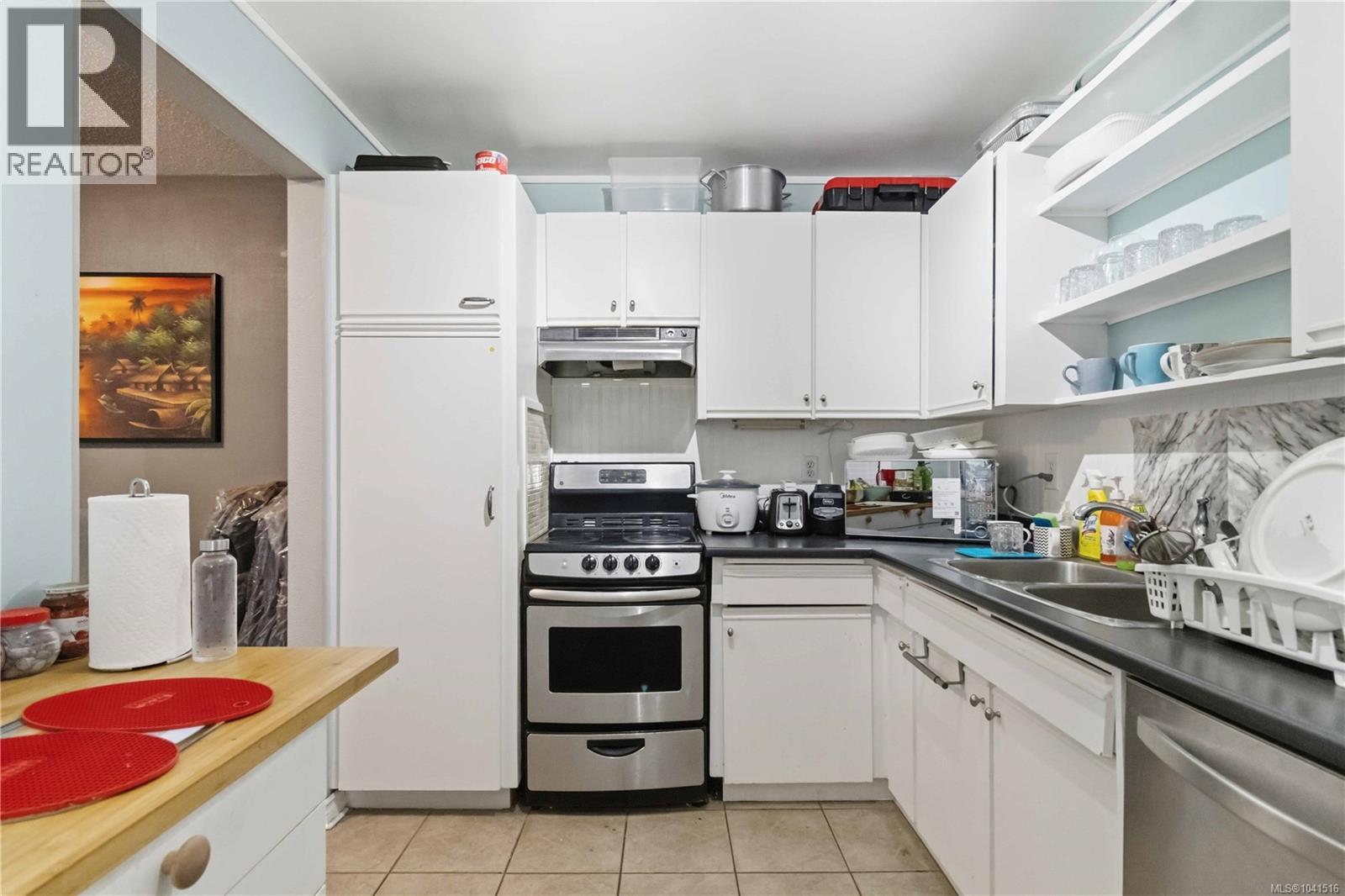 #306 1525 Hillside Ave - Image 15
