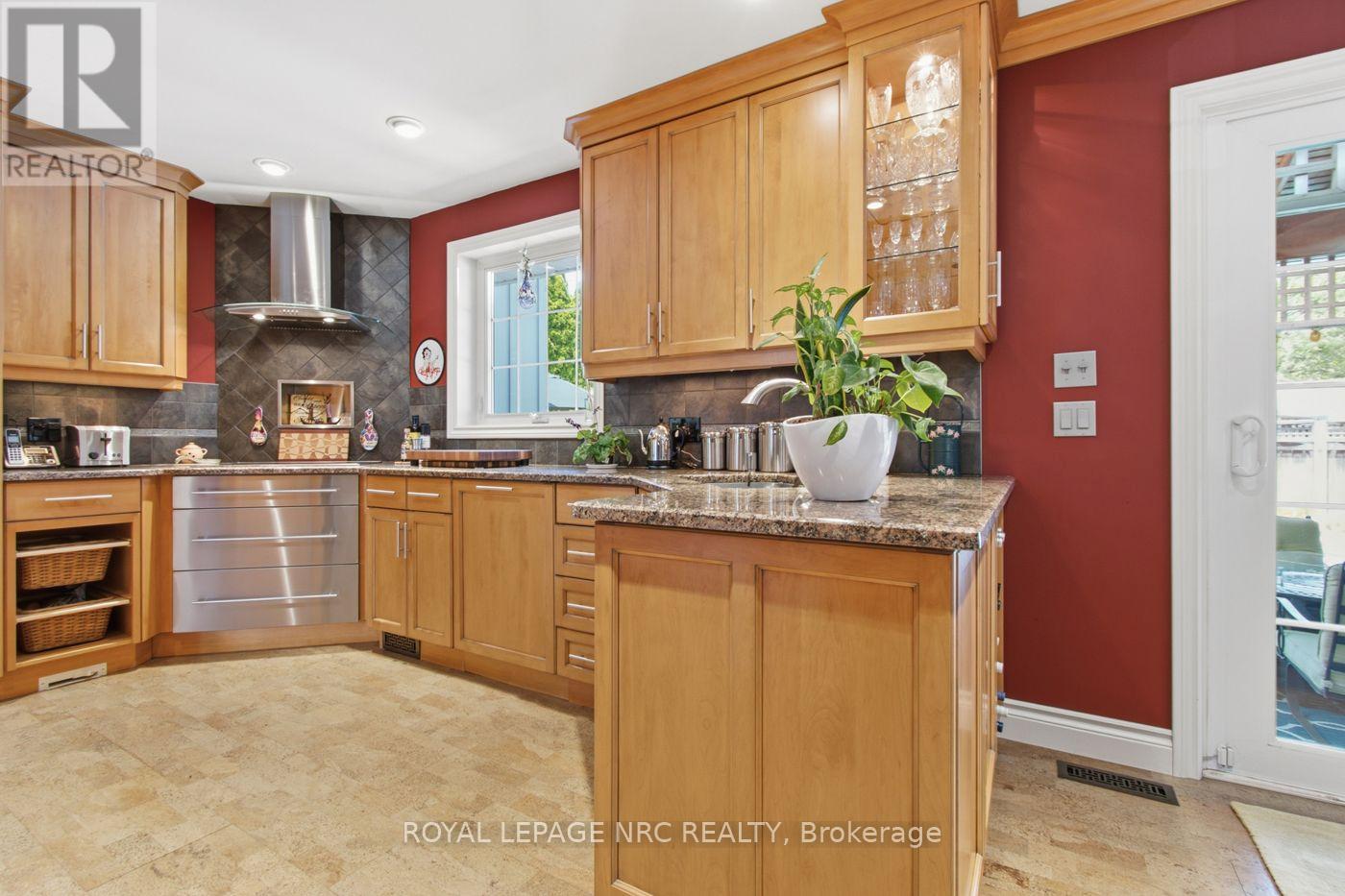 7 KING'S GRANT COURT W - 3