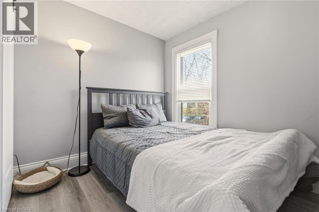 35 DUNDAS Street - 20