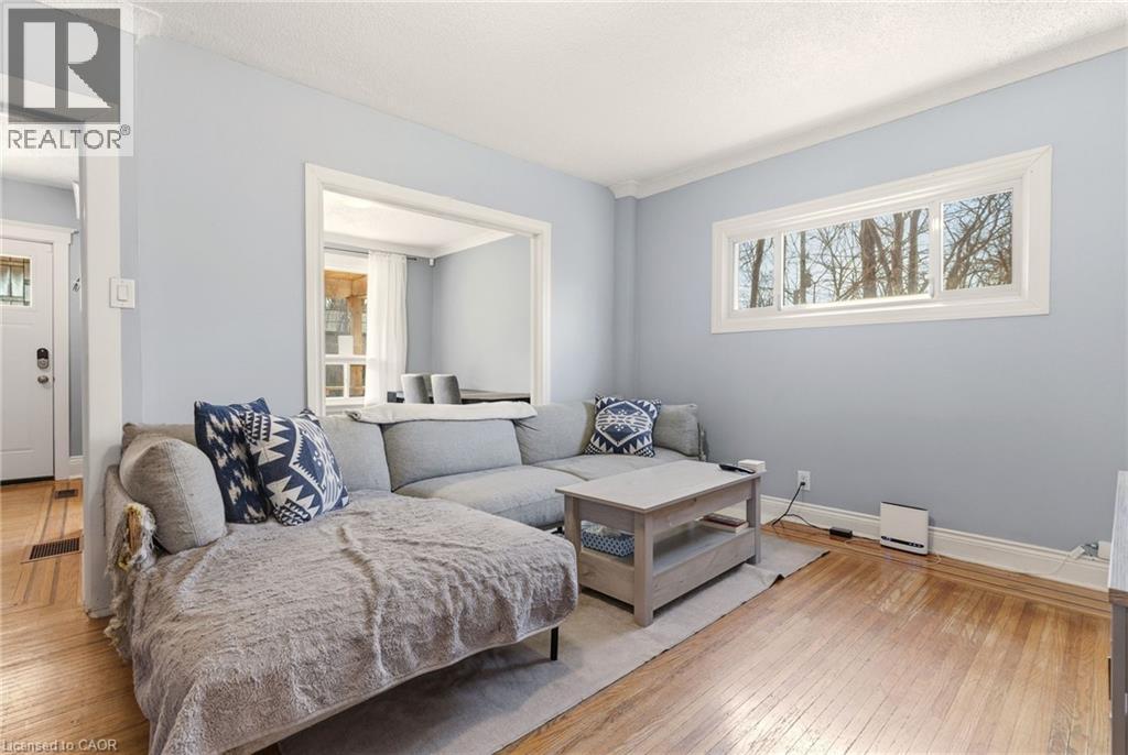 35 DUNDAS Street - 8