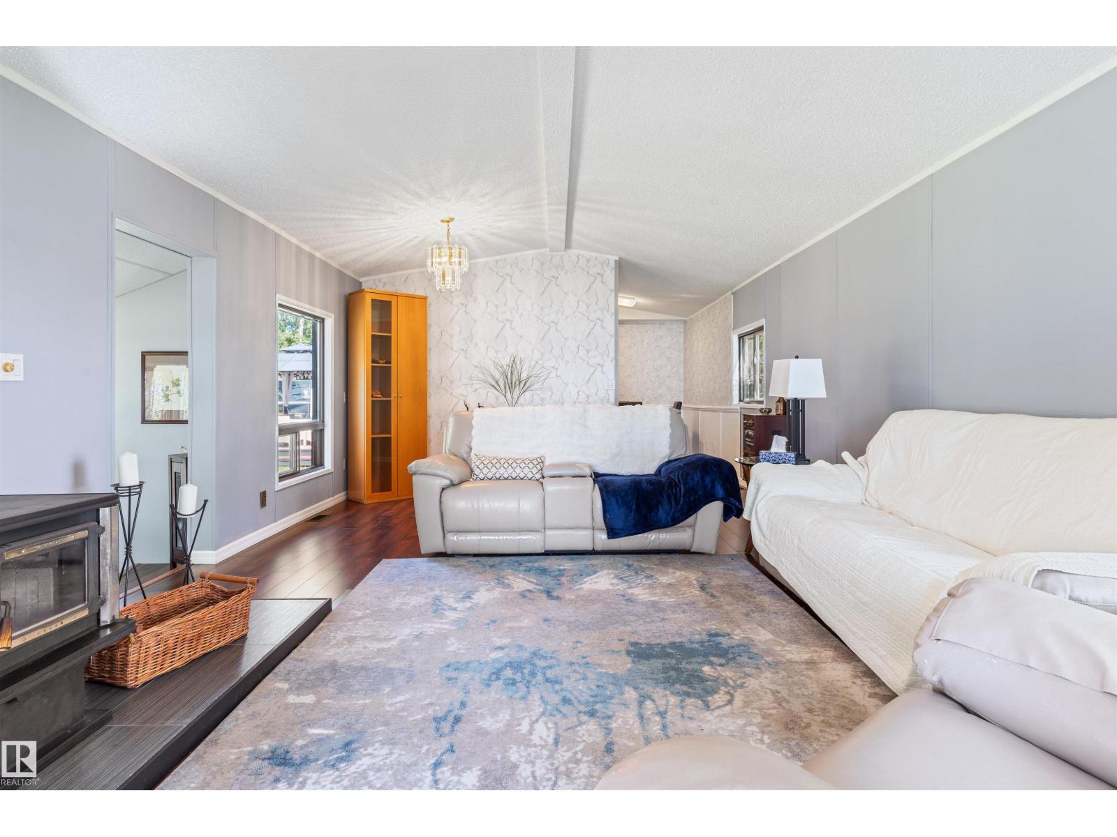 #24 52343 RGE ROAD 211 - 11
