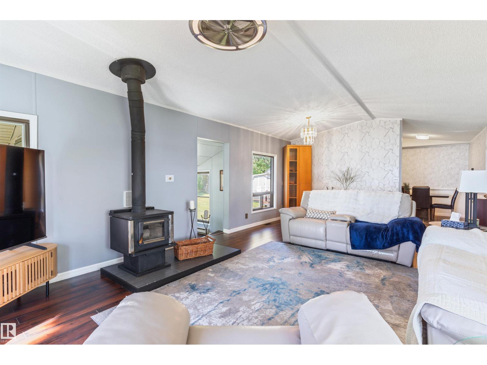 #24 52343 RGE ROAD 211 - 13