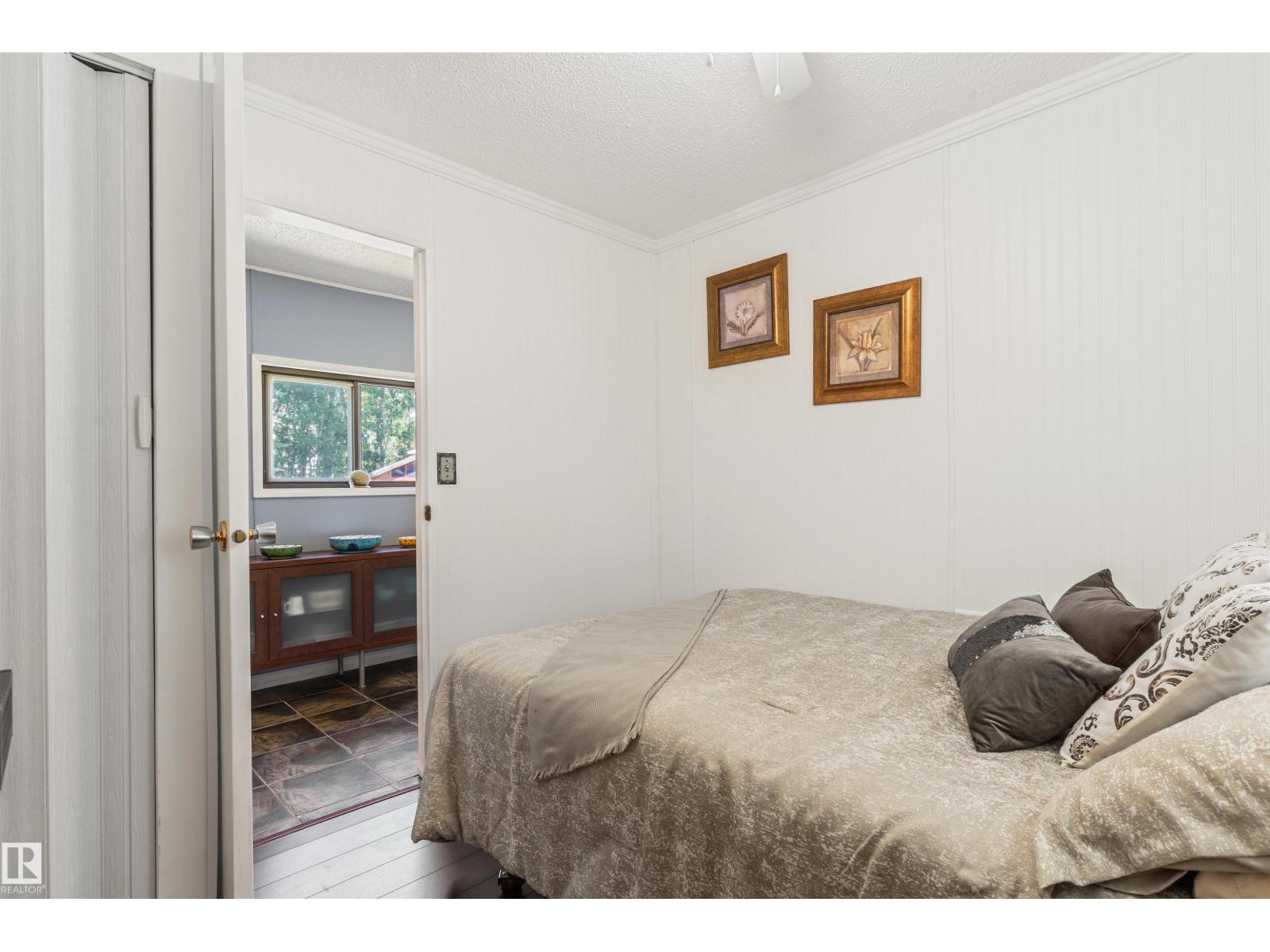 #24 52343 RGE ROAD 211 - 25