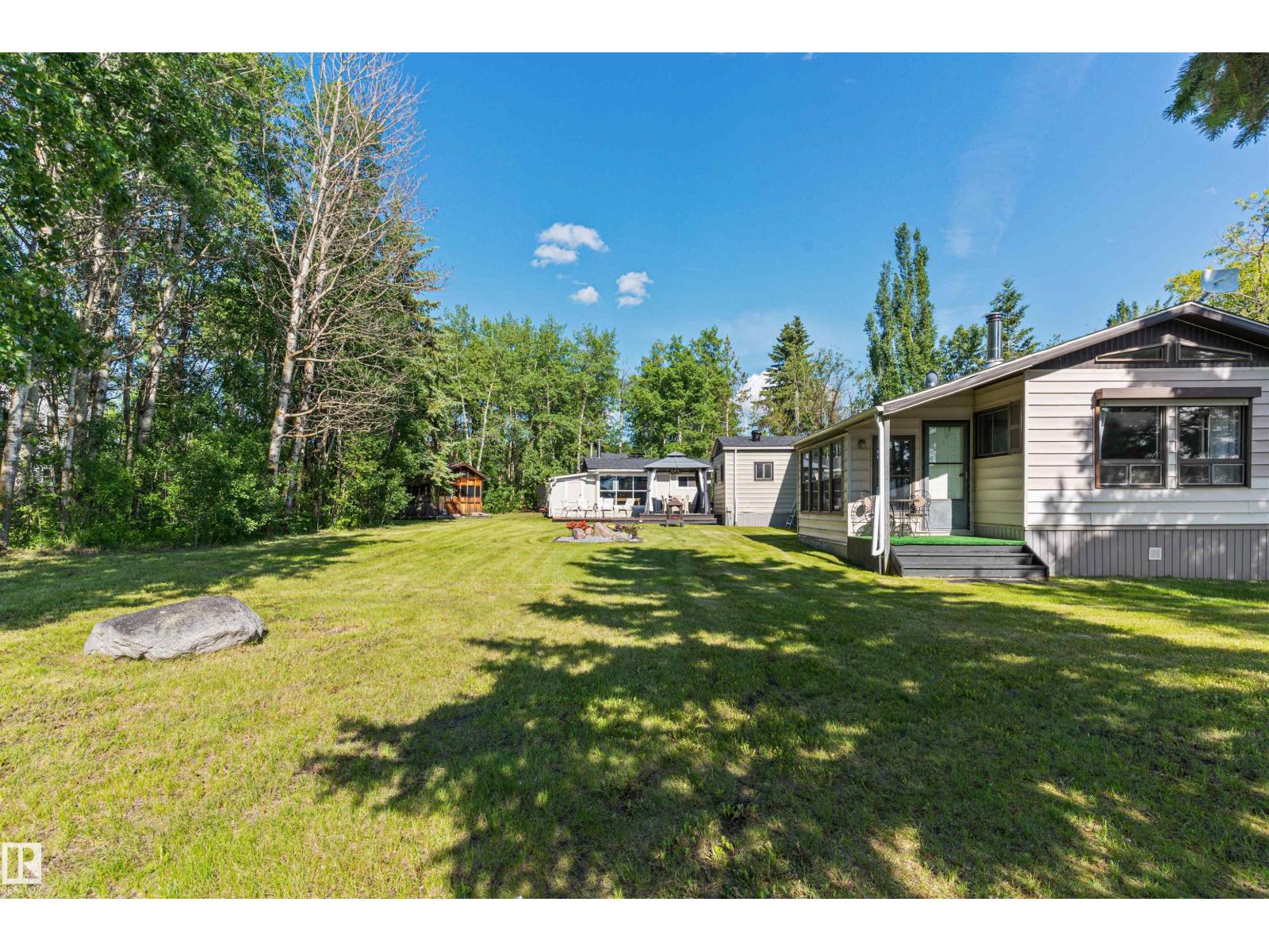 #24 52343 RGE ROAD 211 - 39