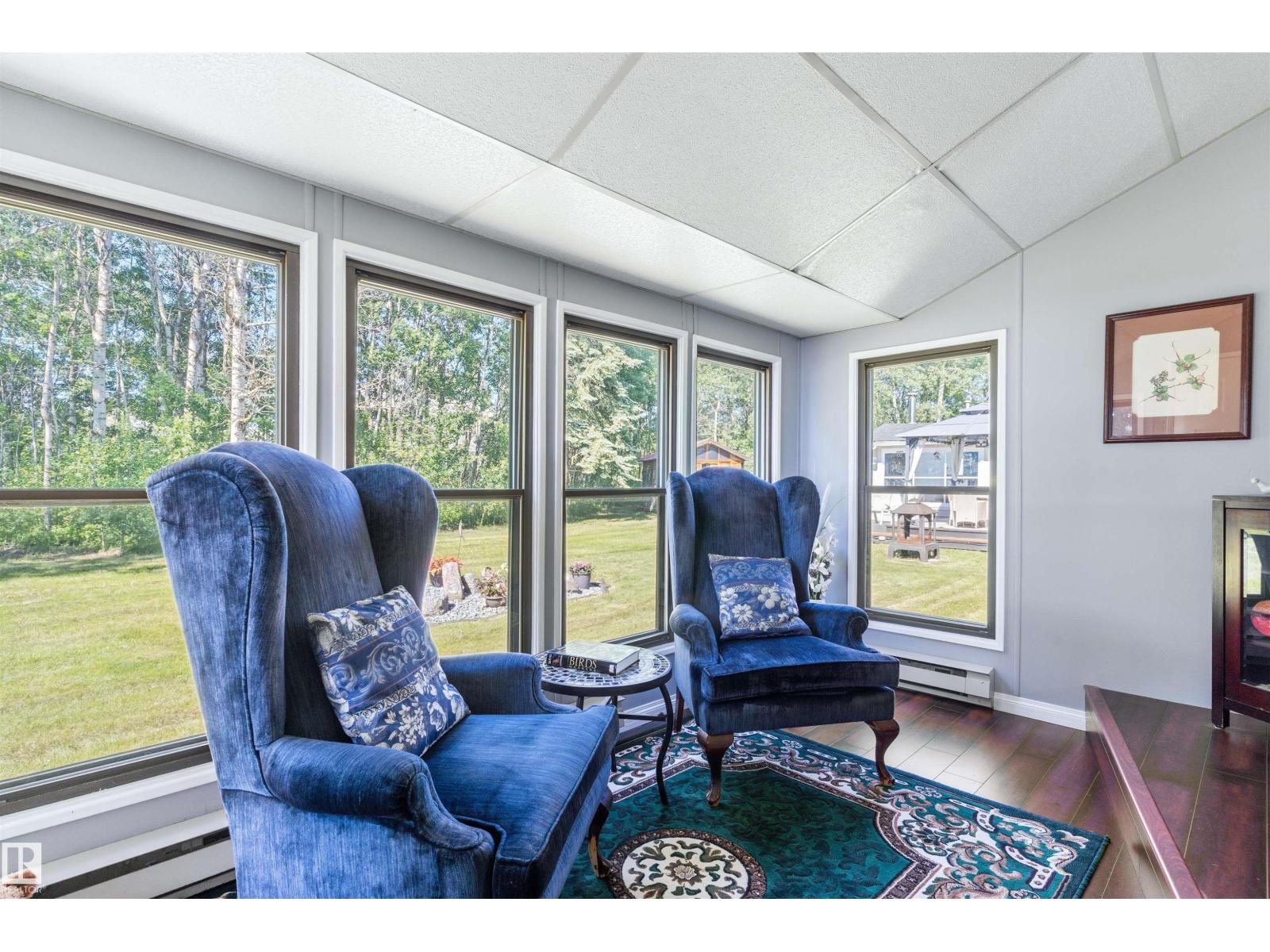 #24 52343 RGE ROAD 211 - 30
