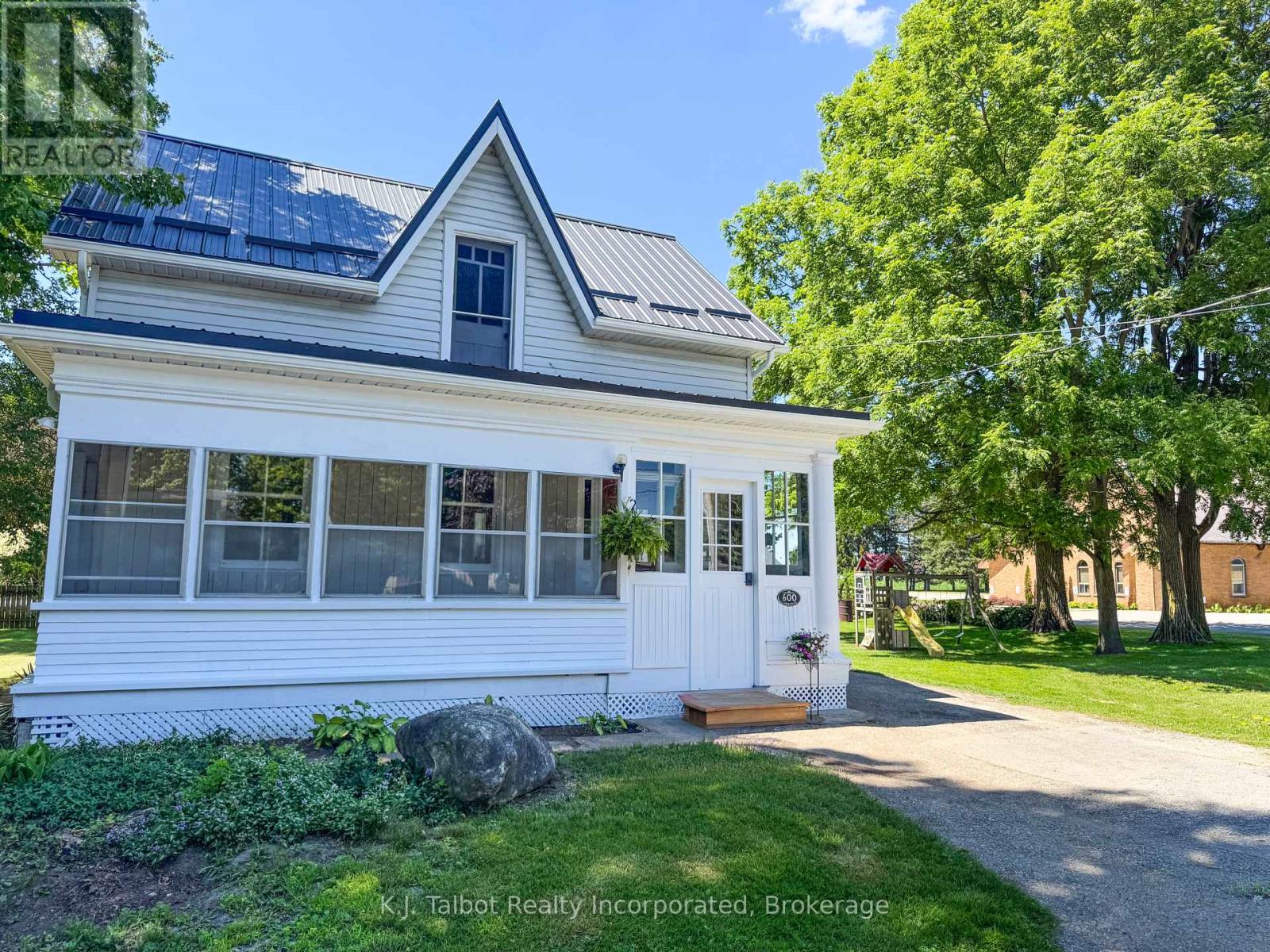 600 FISHLEIGH STREET - 1