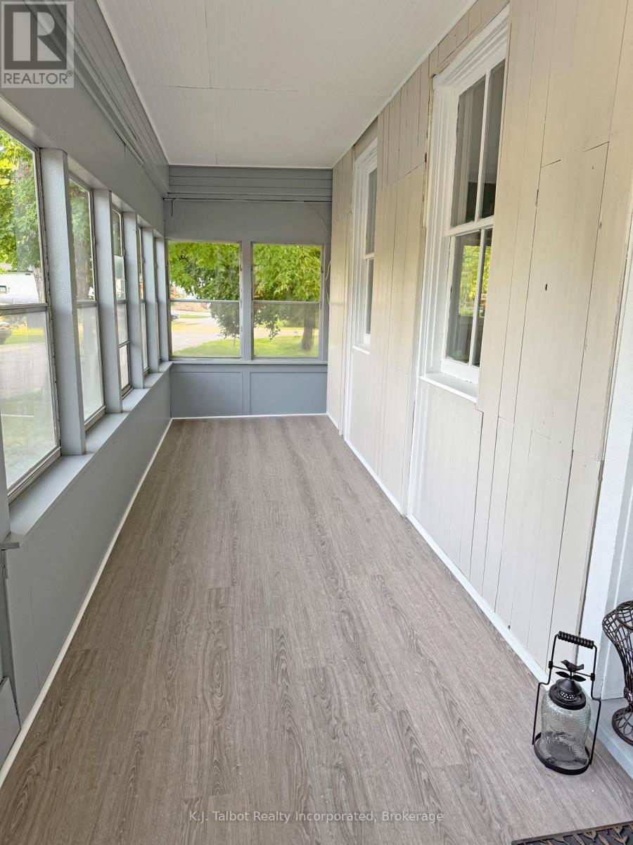 600 FISHLEIGH STREET - 4