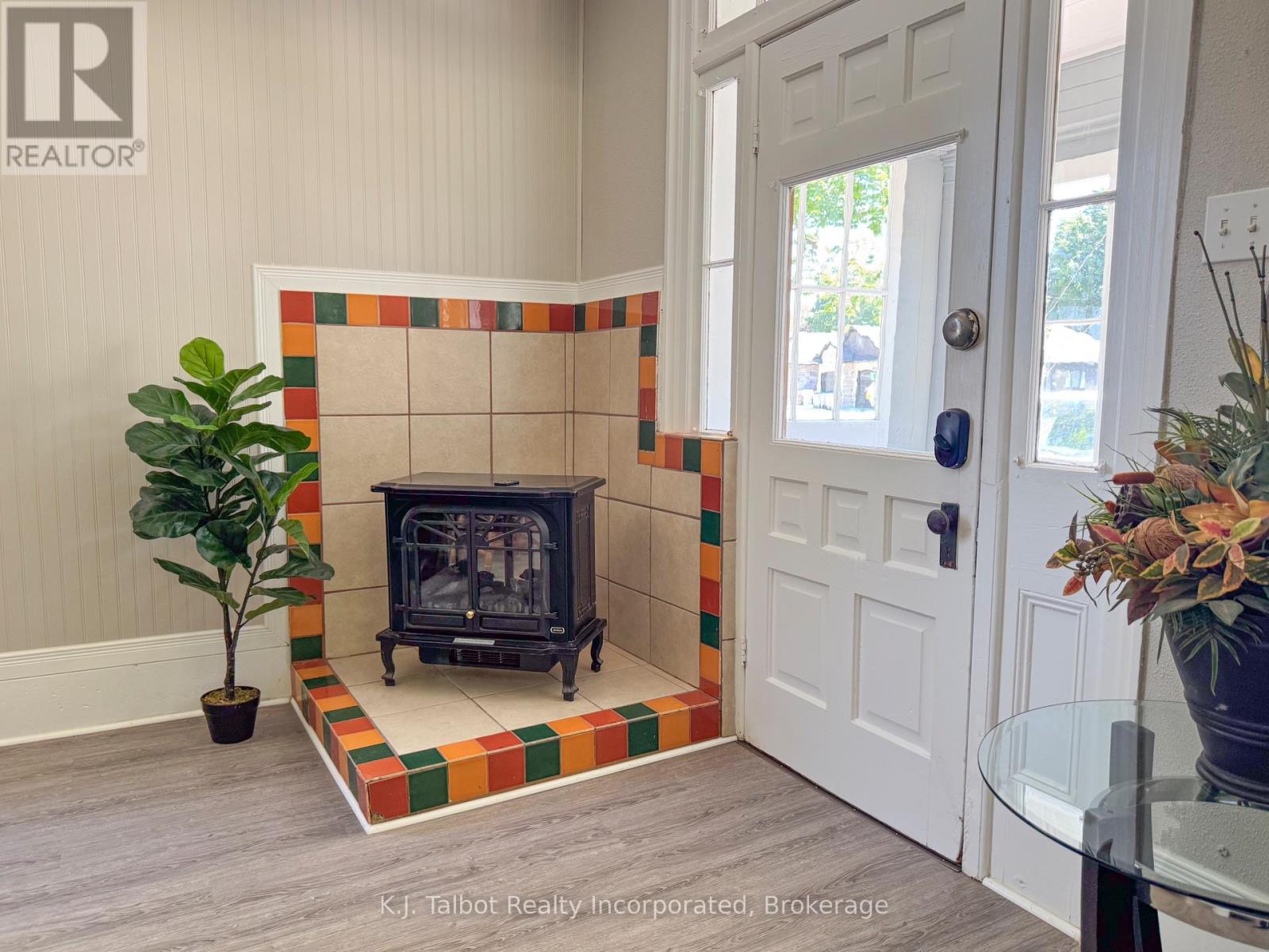 600 FISHLEIGH STREET - 6