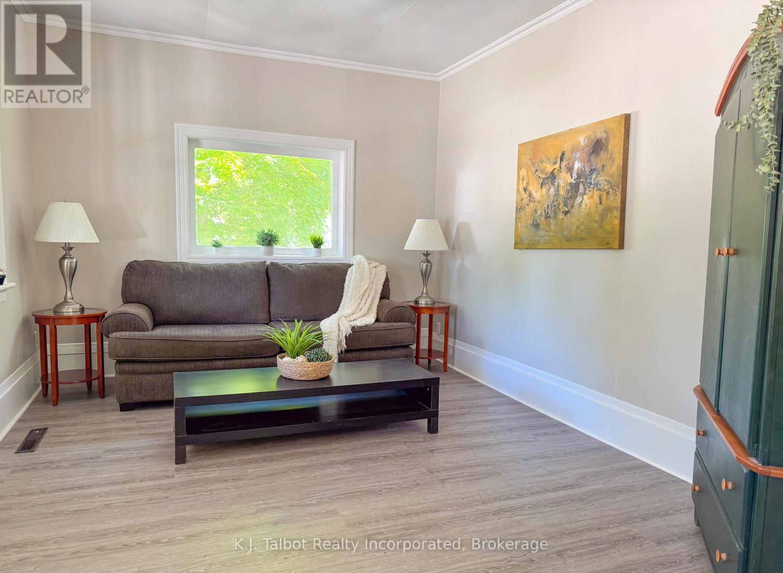 600 FISHLEIGH STREET - 8