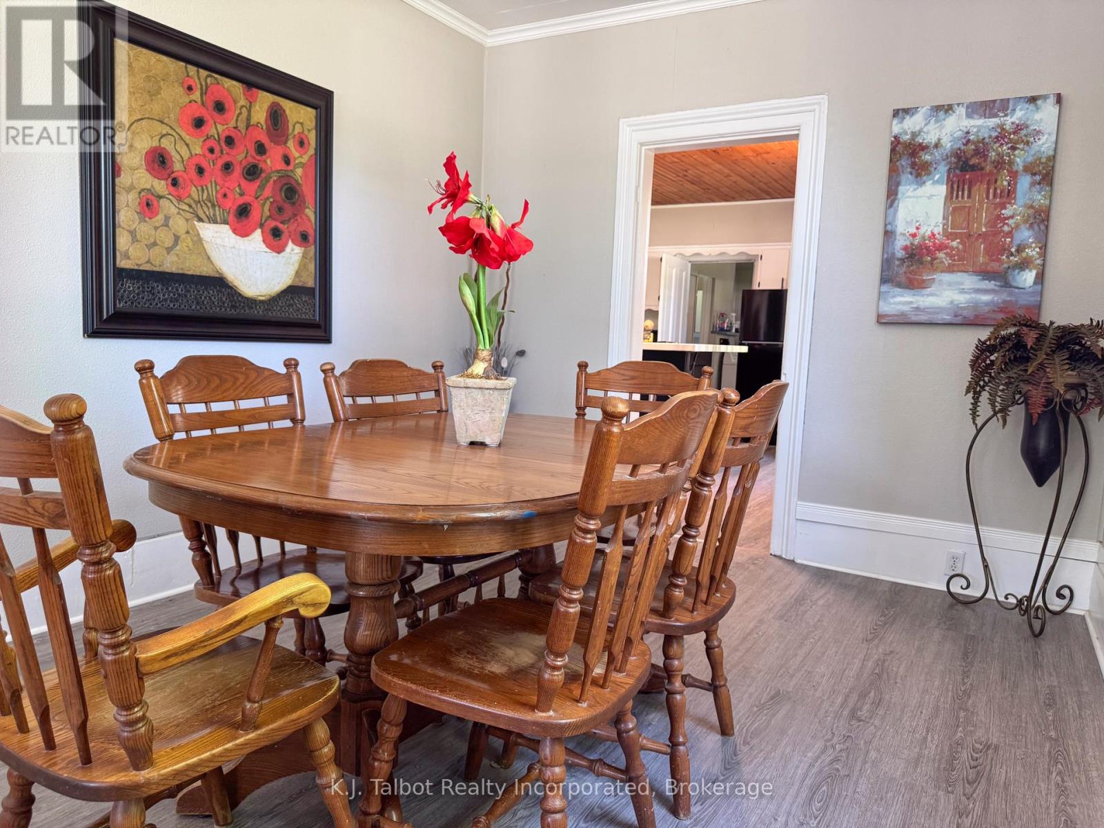 600 FISHLEIGH STREET - 9