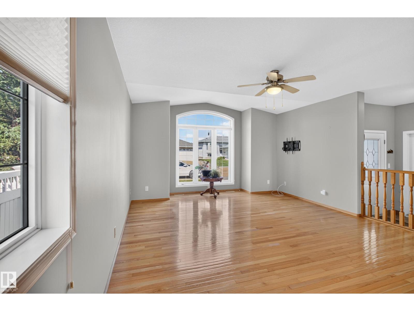 4209 46 ST - 9