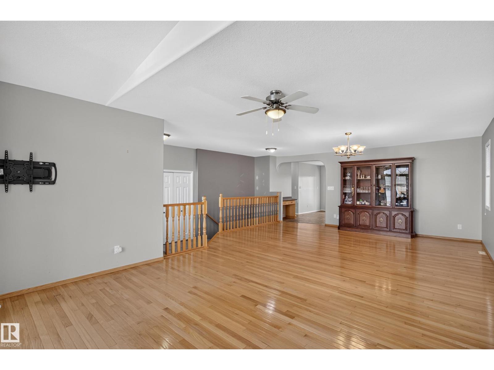 4209 46 ST - 10