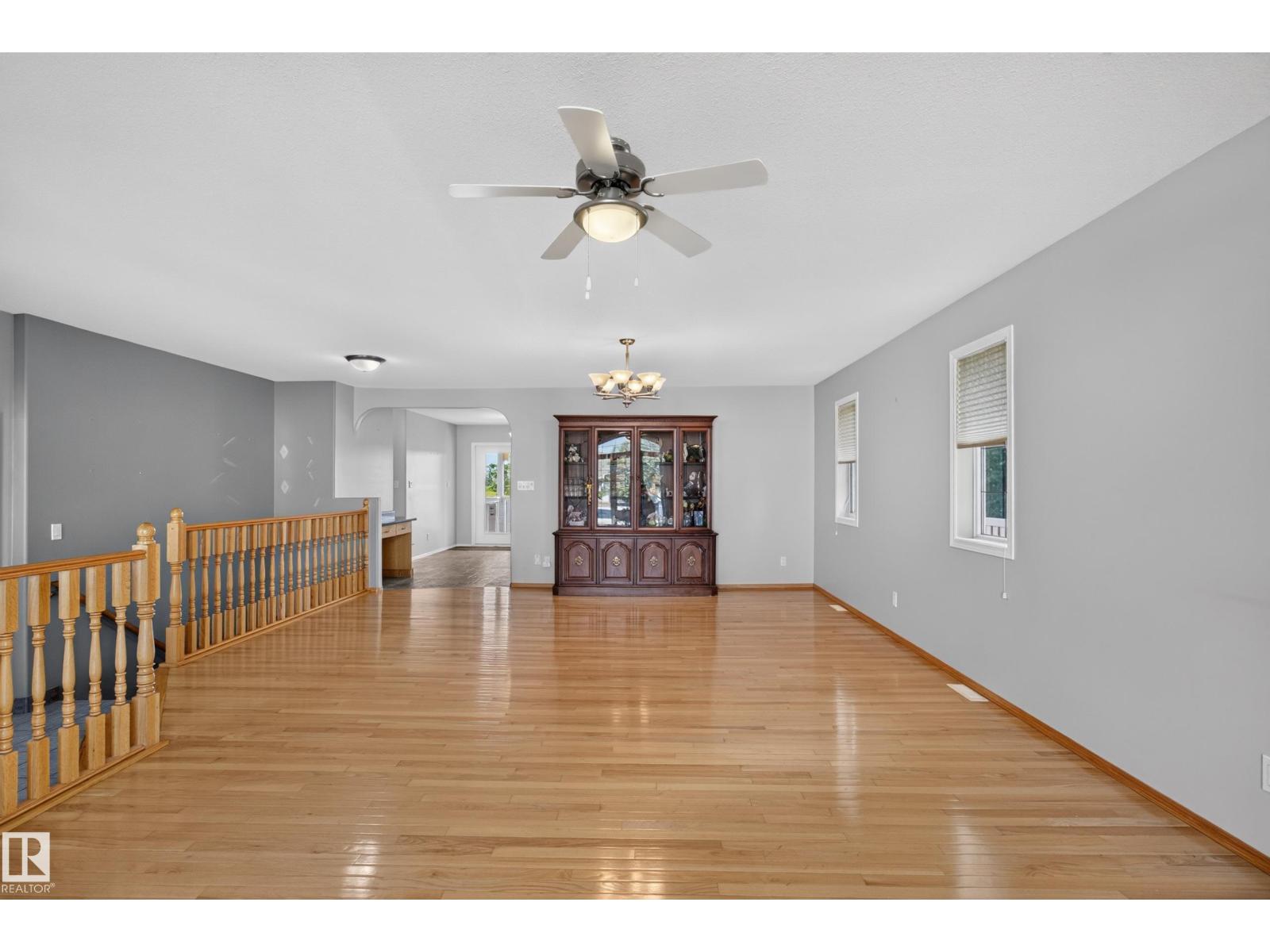 4209 46 ST - 11