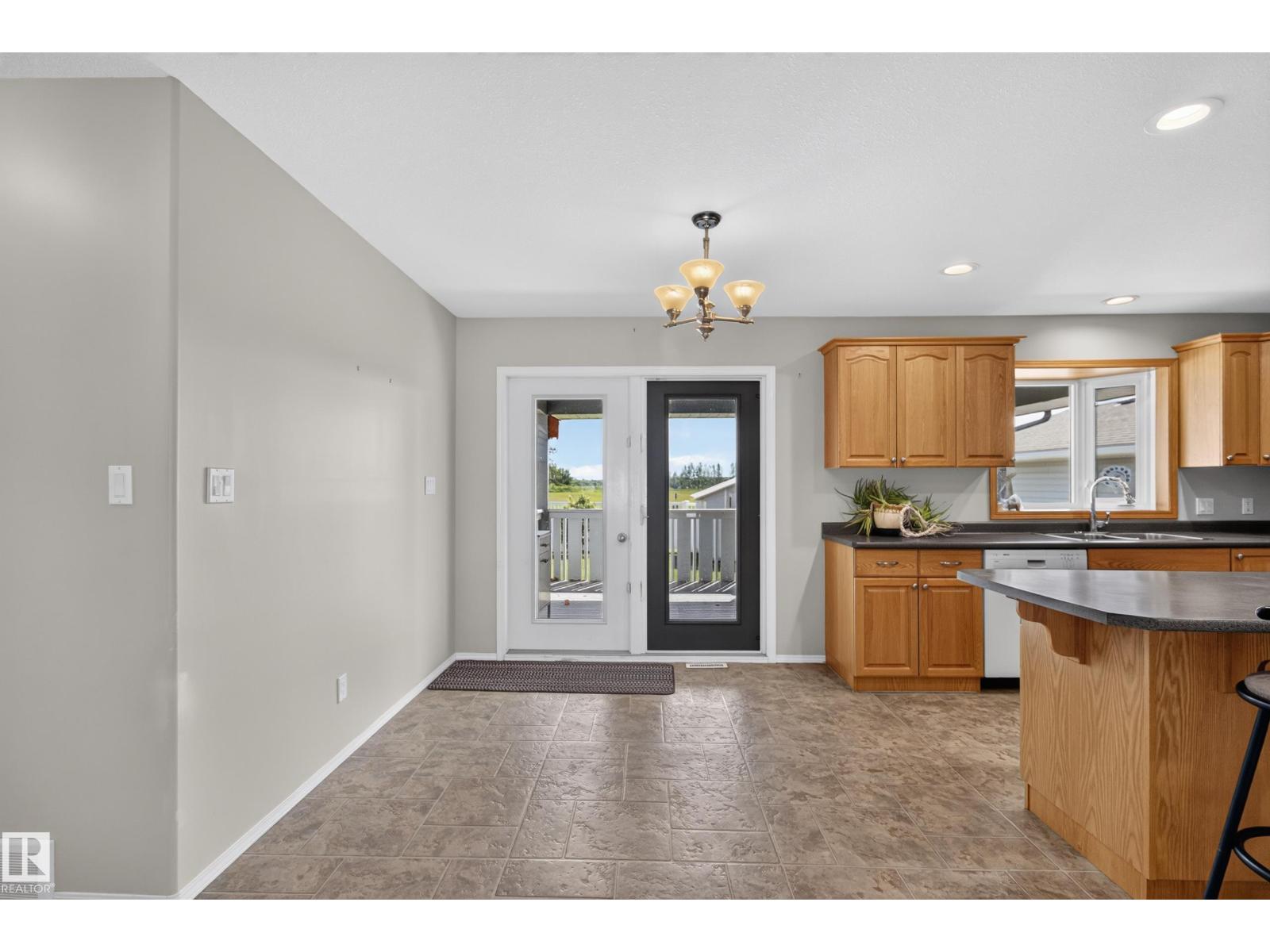 4209 46 ST - 12