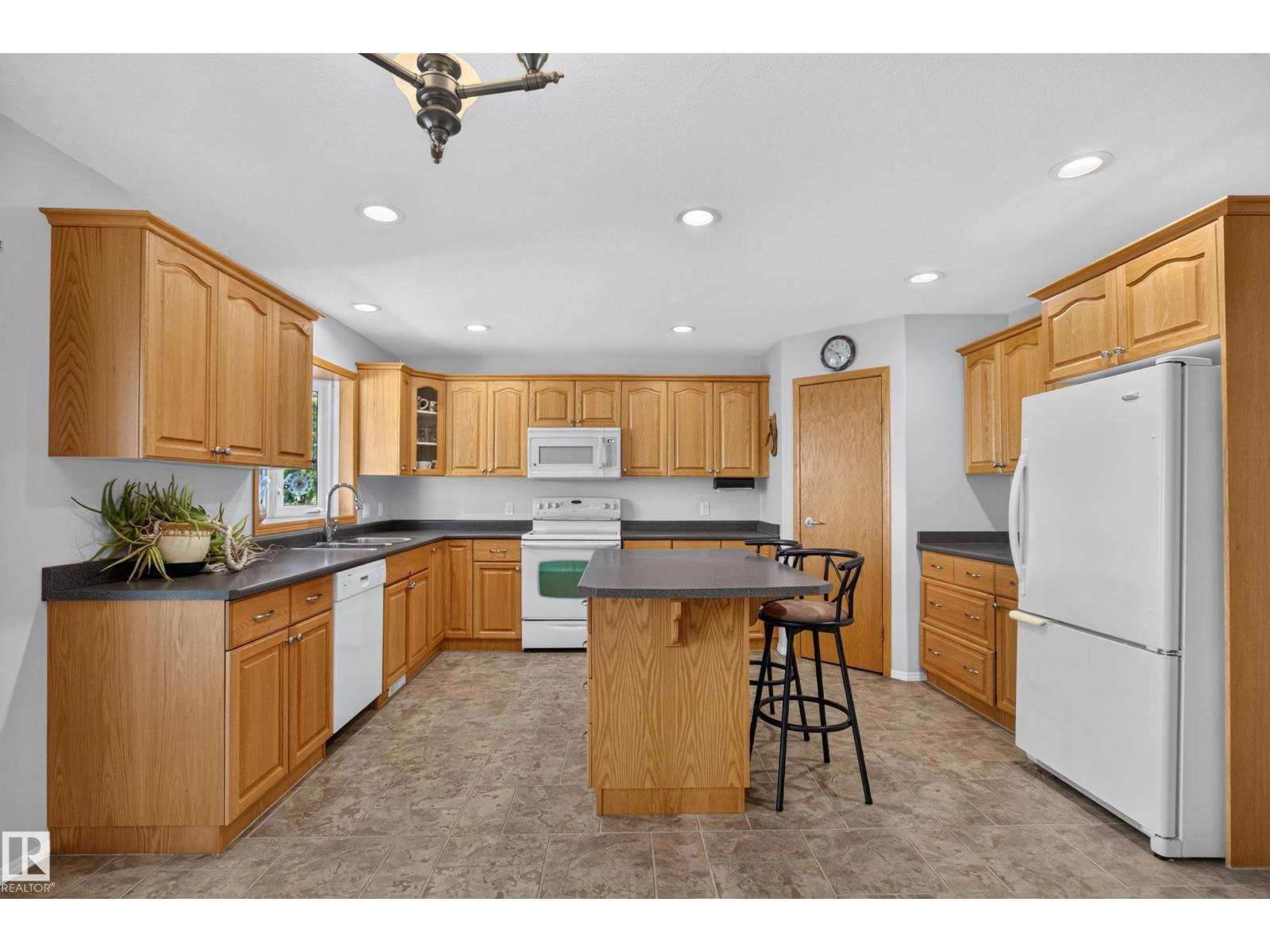 4209 46 ST - 15
