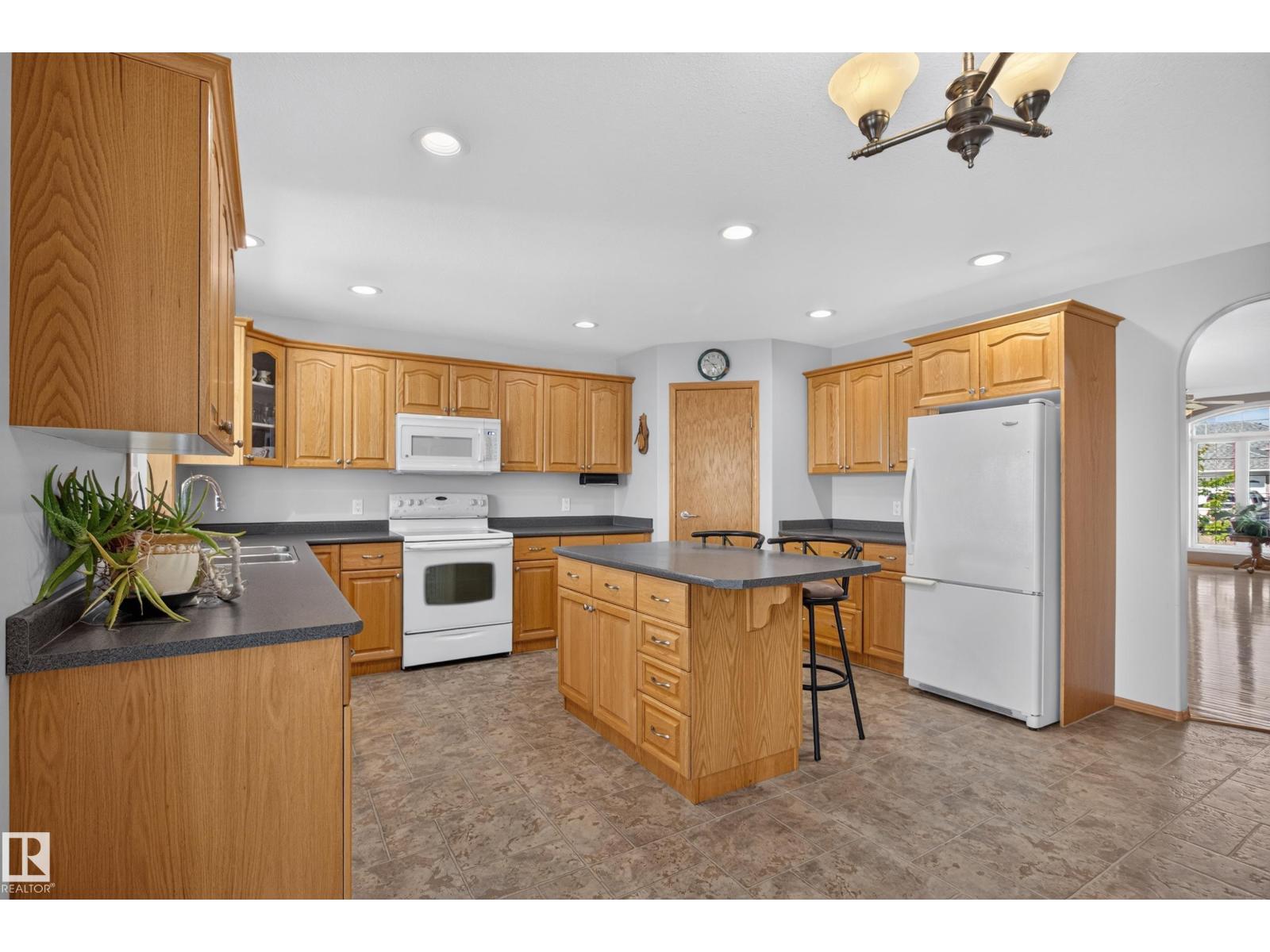4209 46 ST - 16