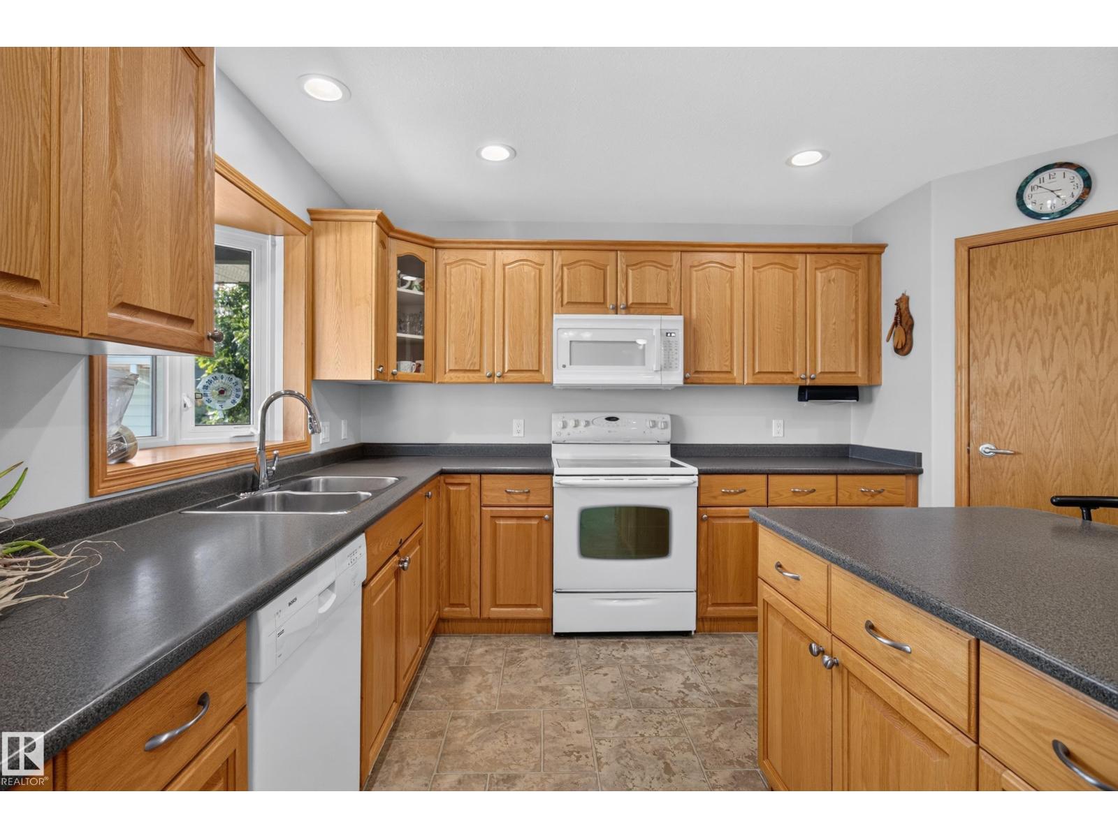 4209 46 ST - 17
