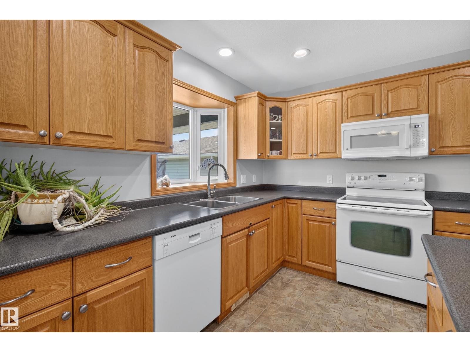 4209 46 ST - 18