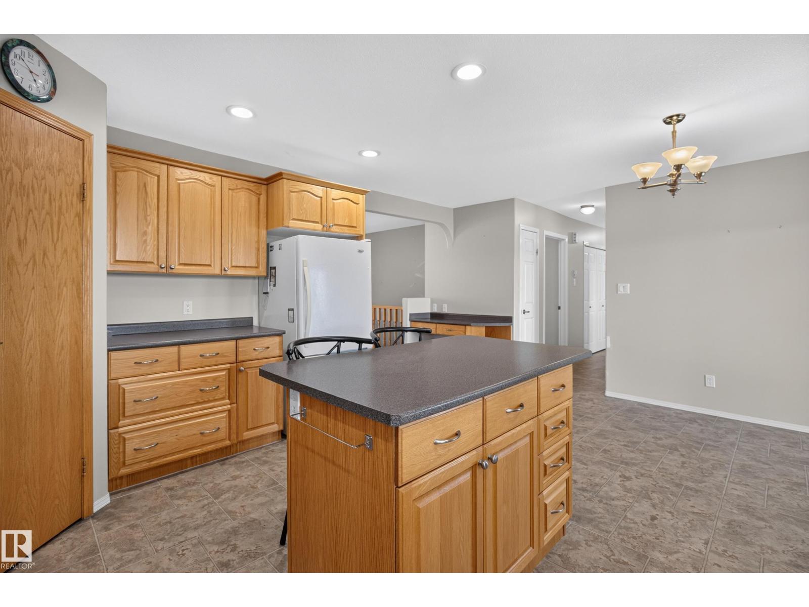 4209 46 ST - 19