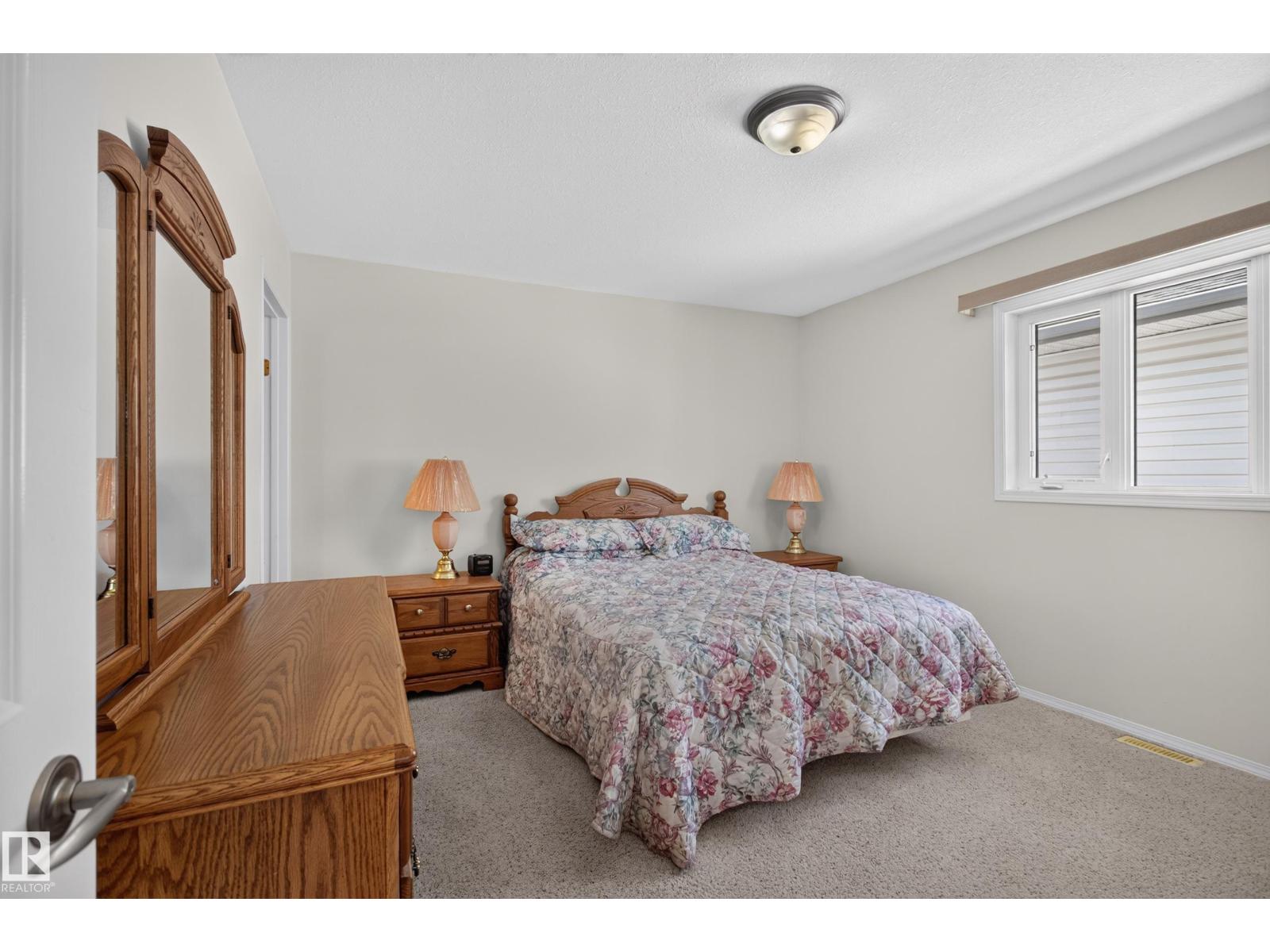 4209 46 ST - 29