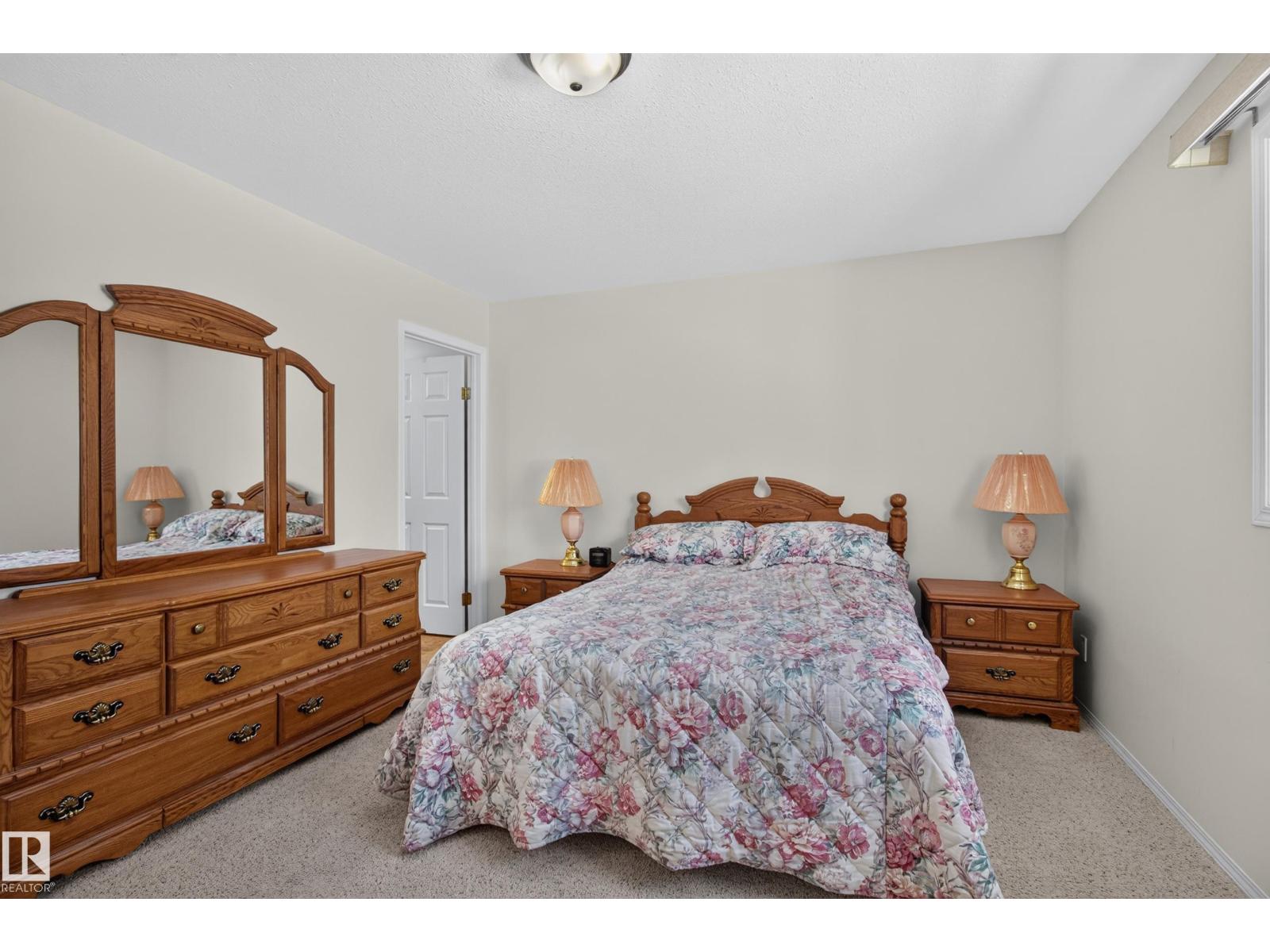 4209 46 ST - 30