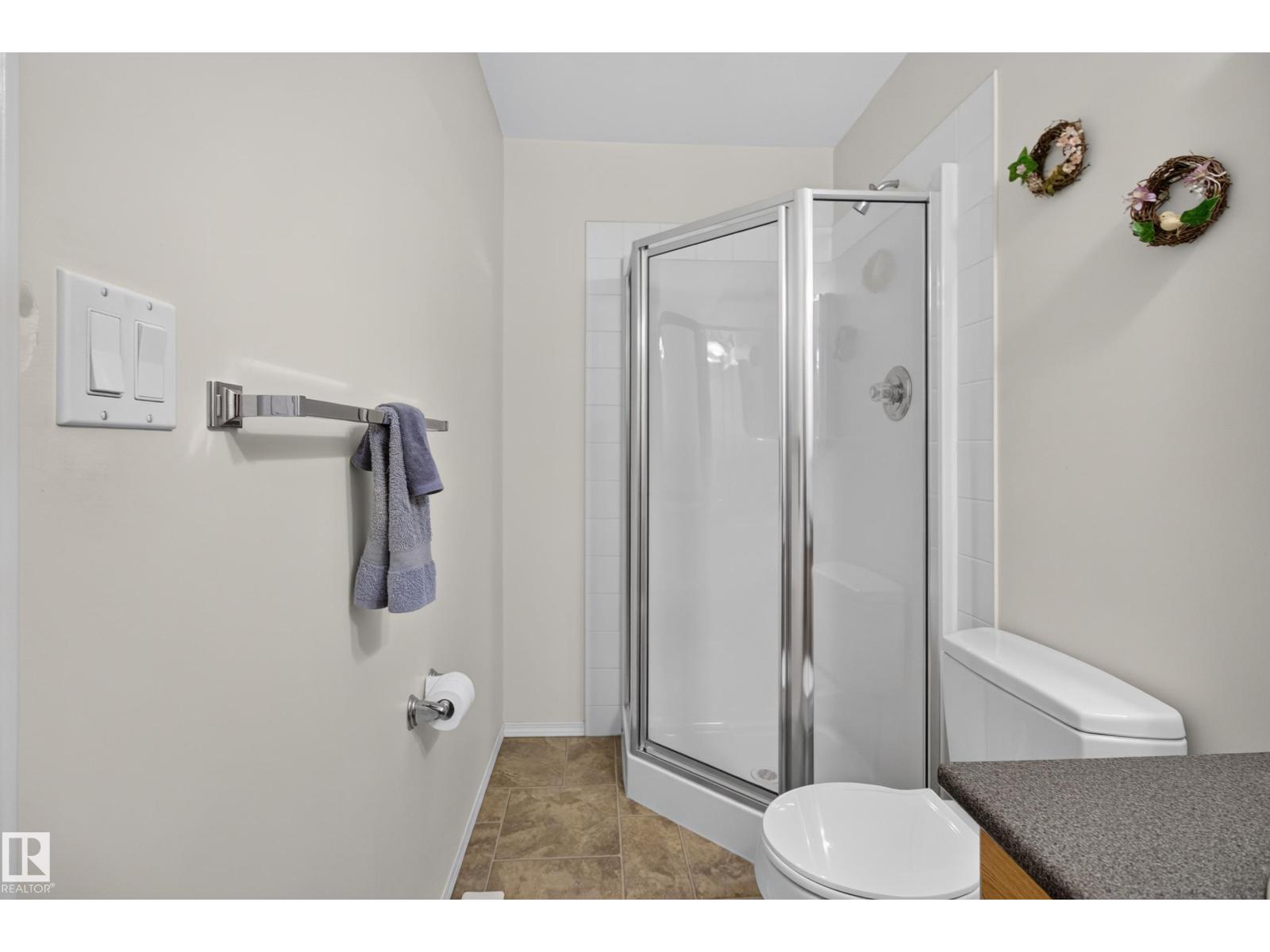 4209 46 ST - 32